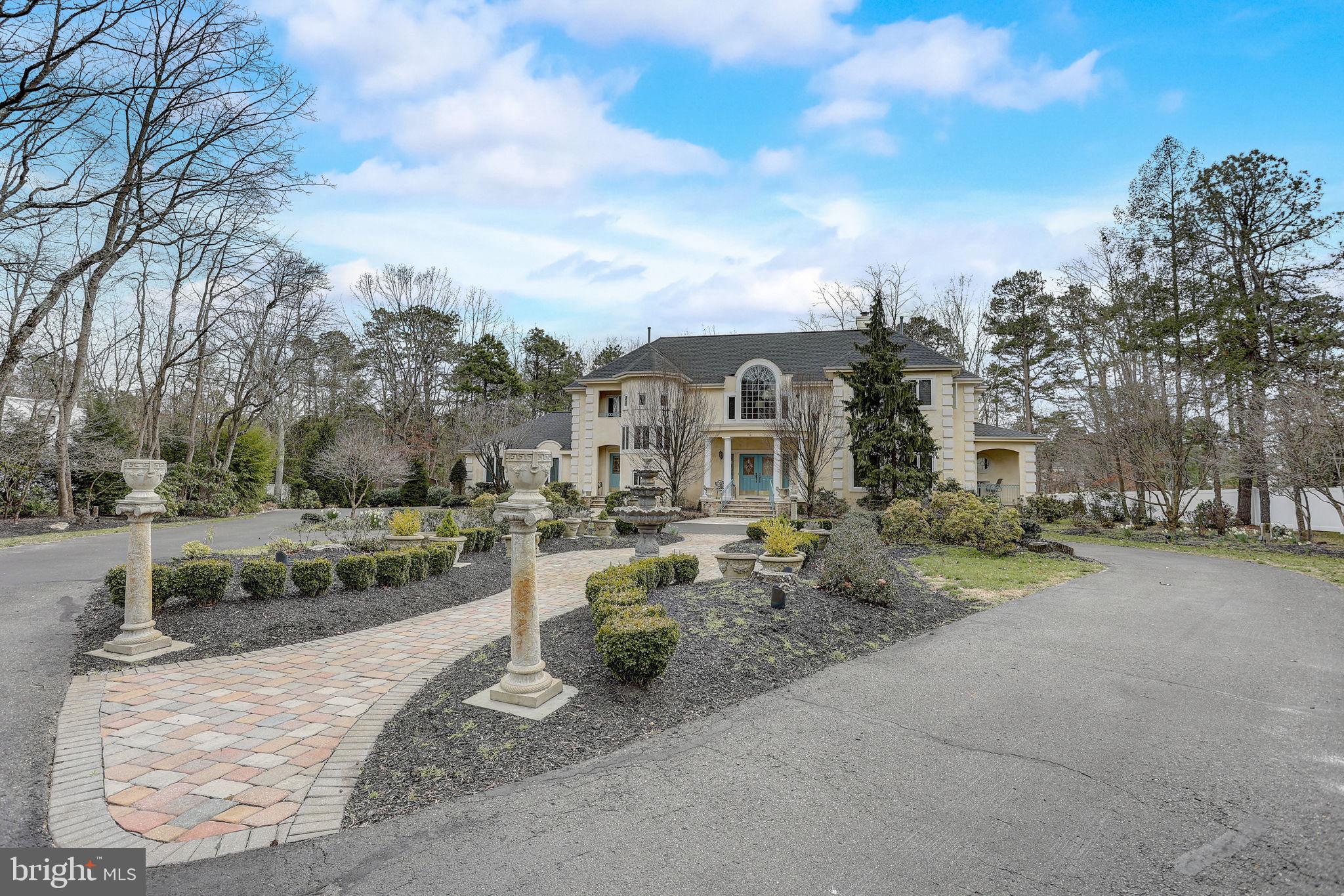 8 N Country Lakes Dr