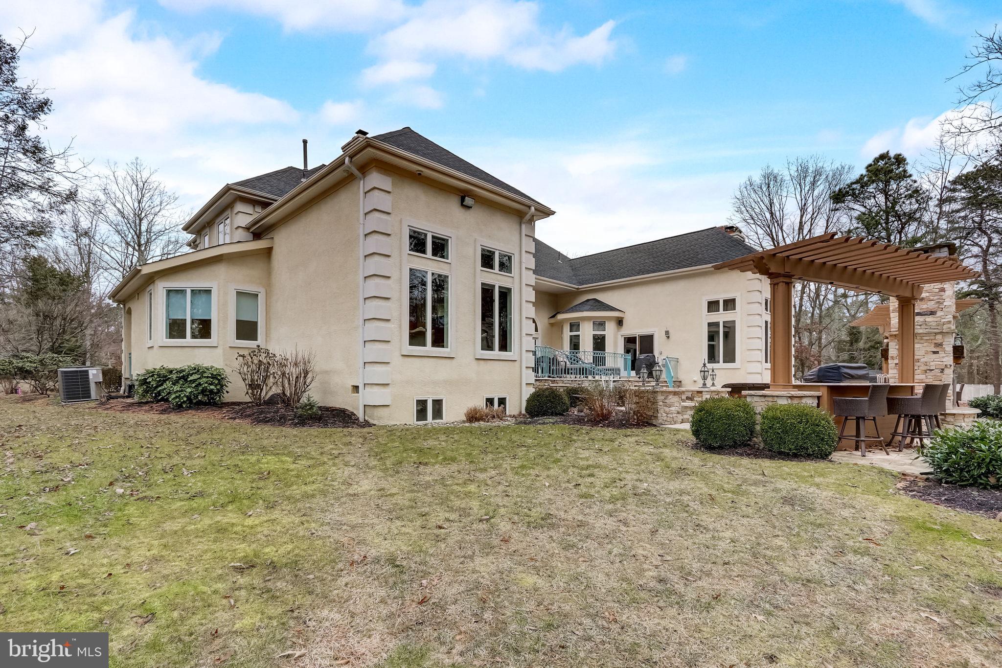 8 N Country Lakes Dr