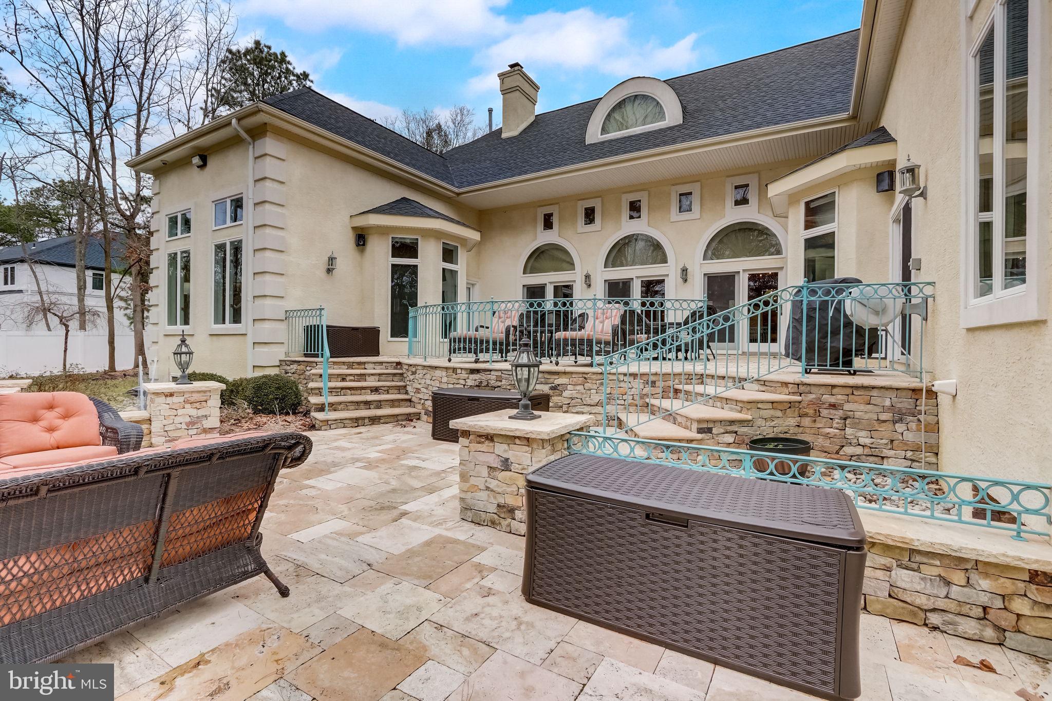 8 N Country Lakes Dr