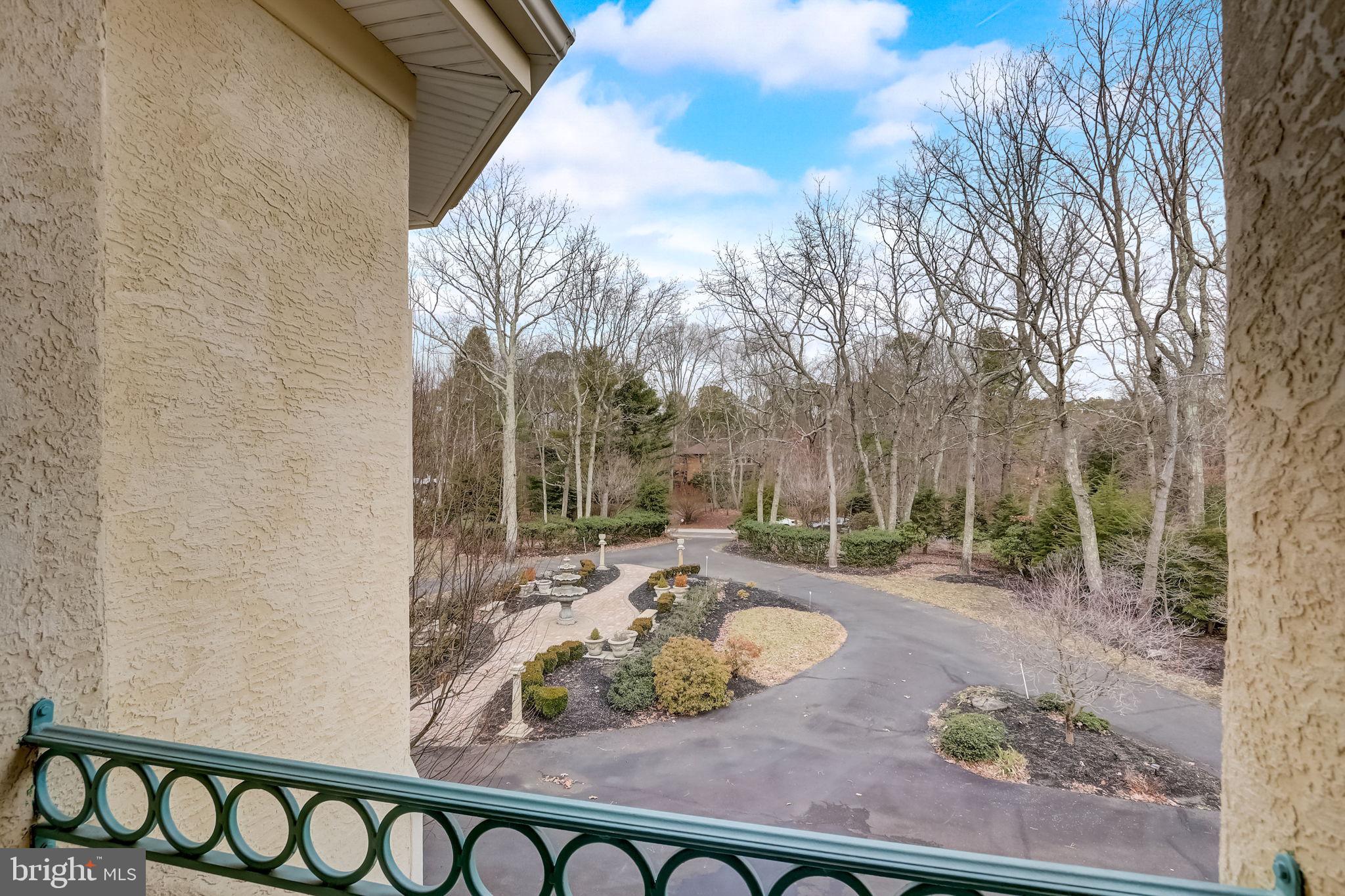 8 N Country Lakes Dr