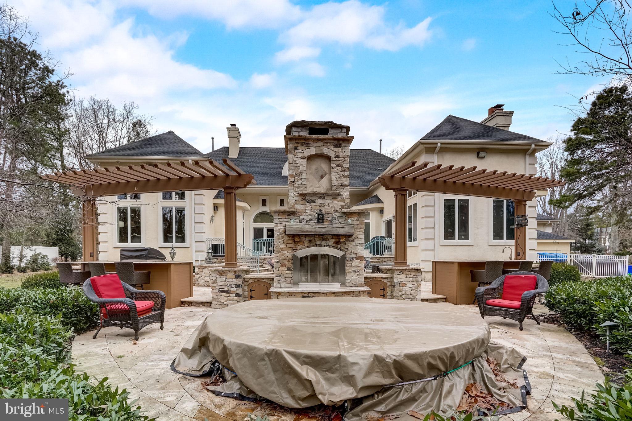 8 N Country Lakes Dr