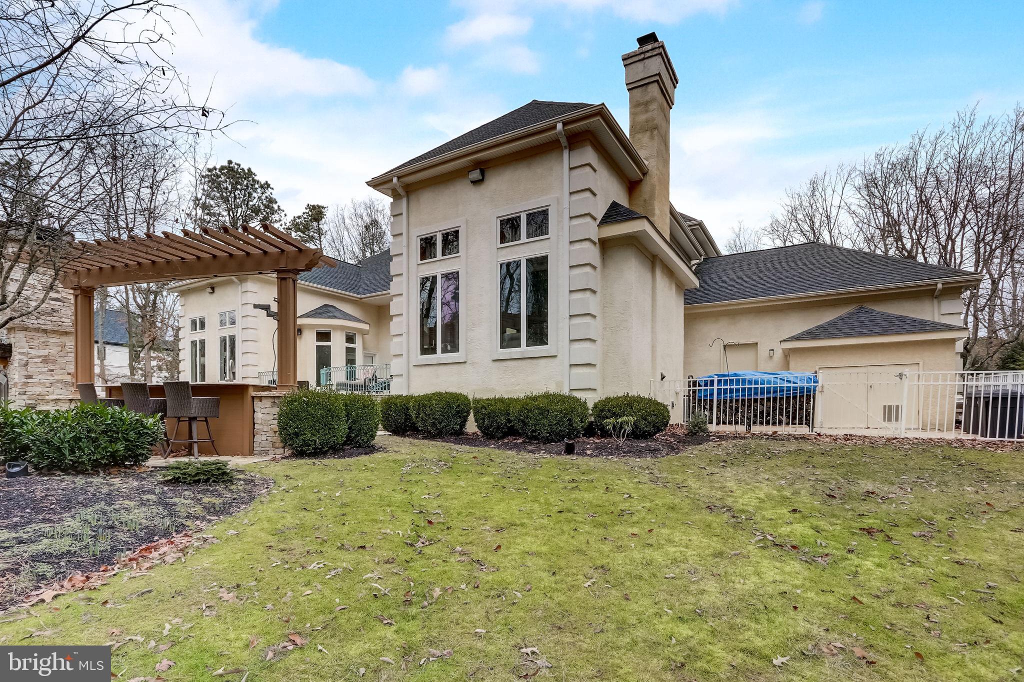 8 N Country Lakes Dr