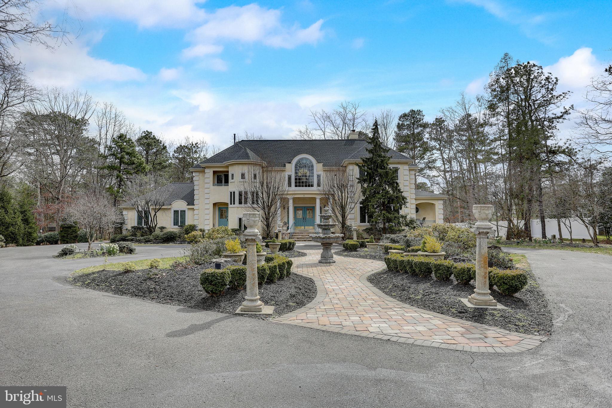 8 N Country Lakes Dr