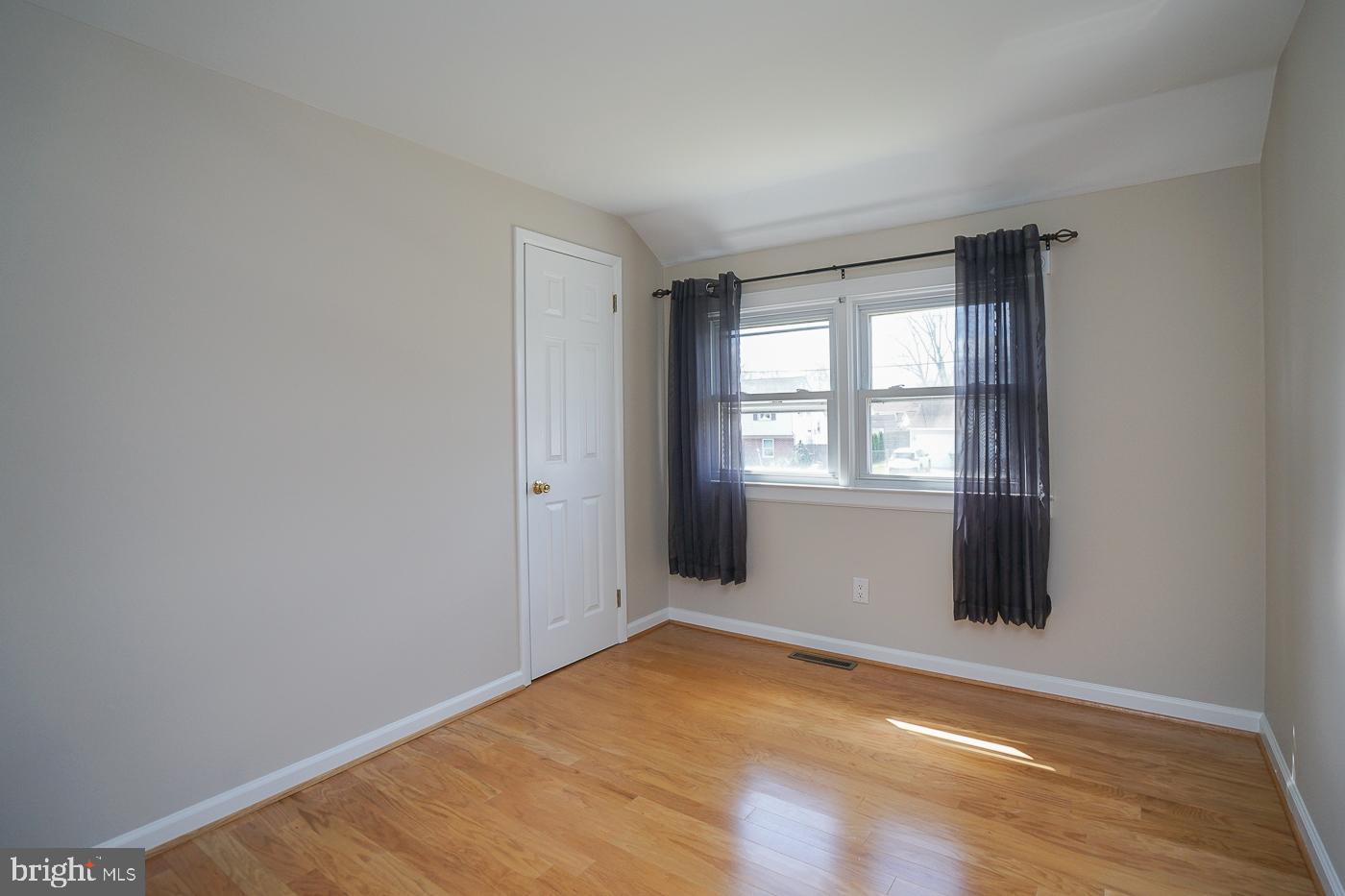 5 MARLBOROUGH AVENUE