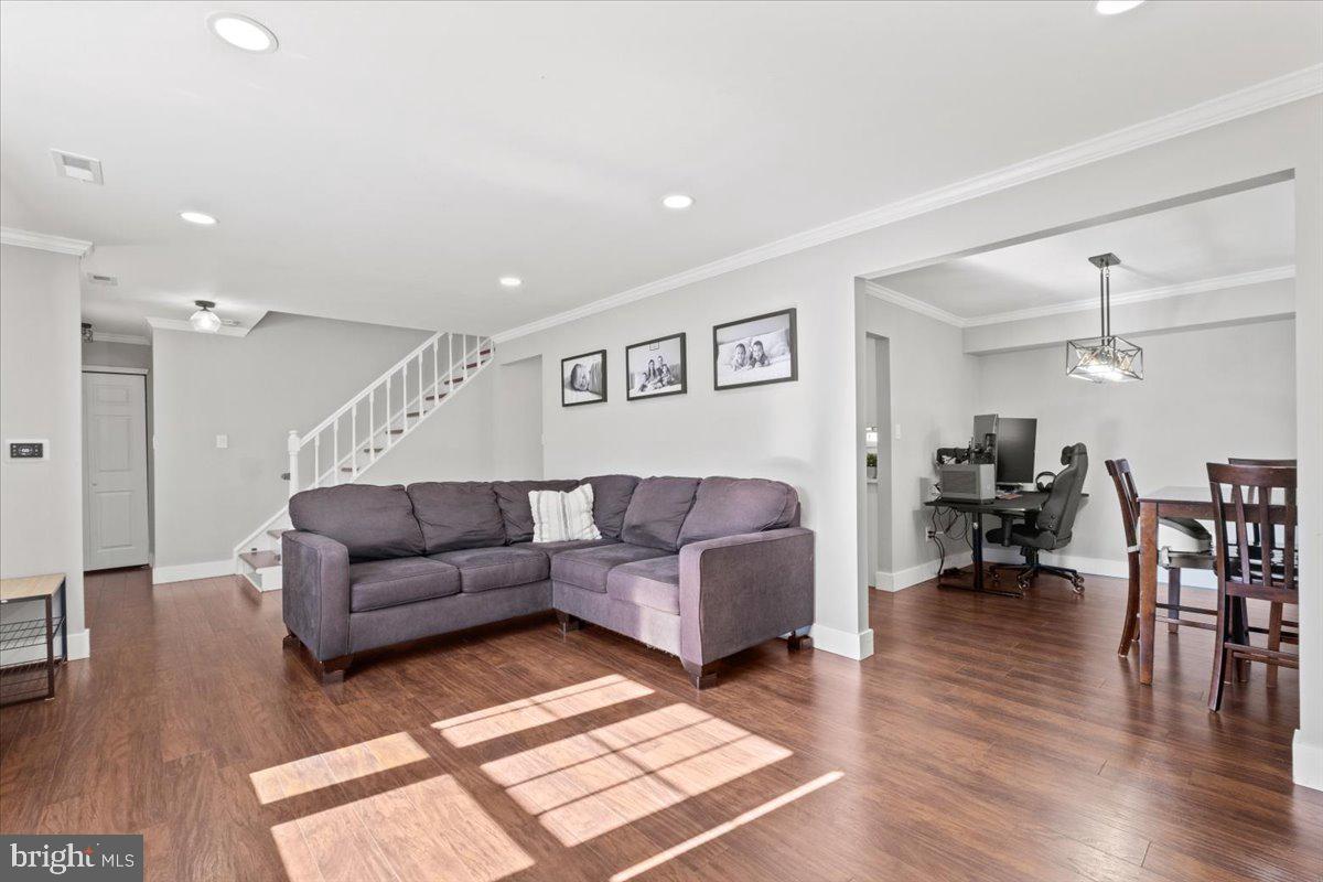 75 LAKESIDE DRIVE