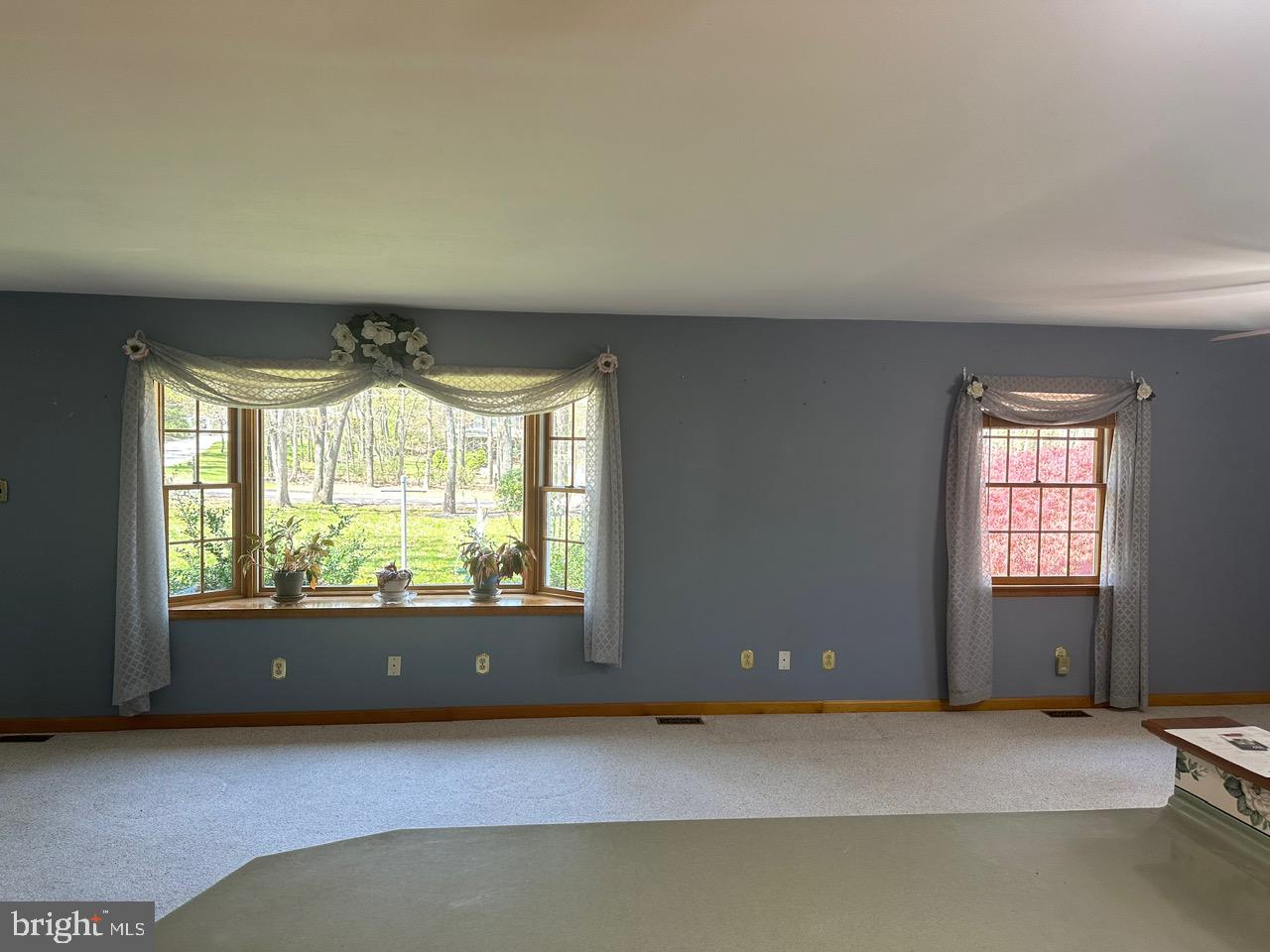 18 Summit Dr