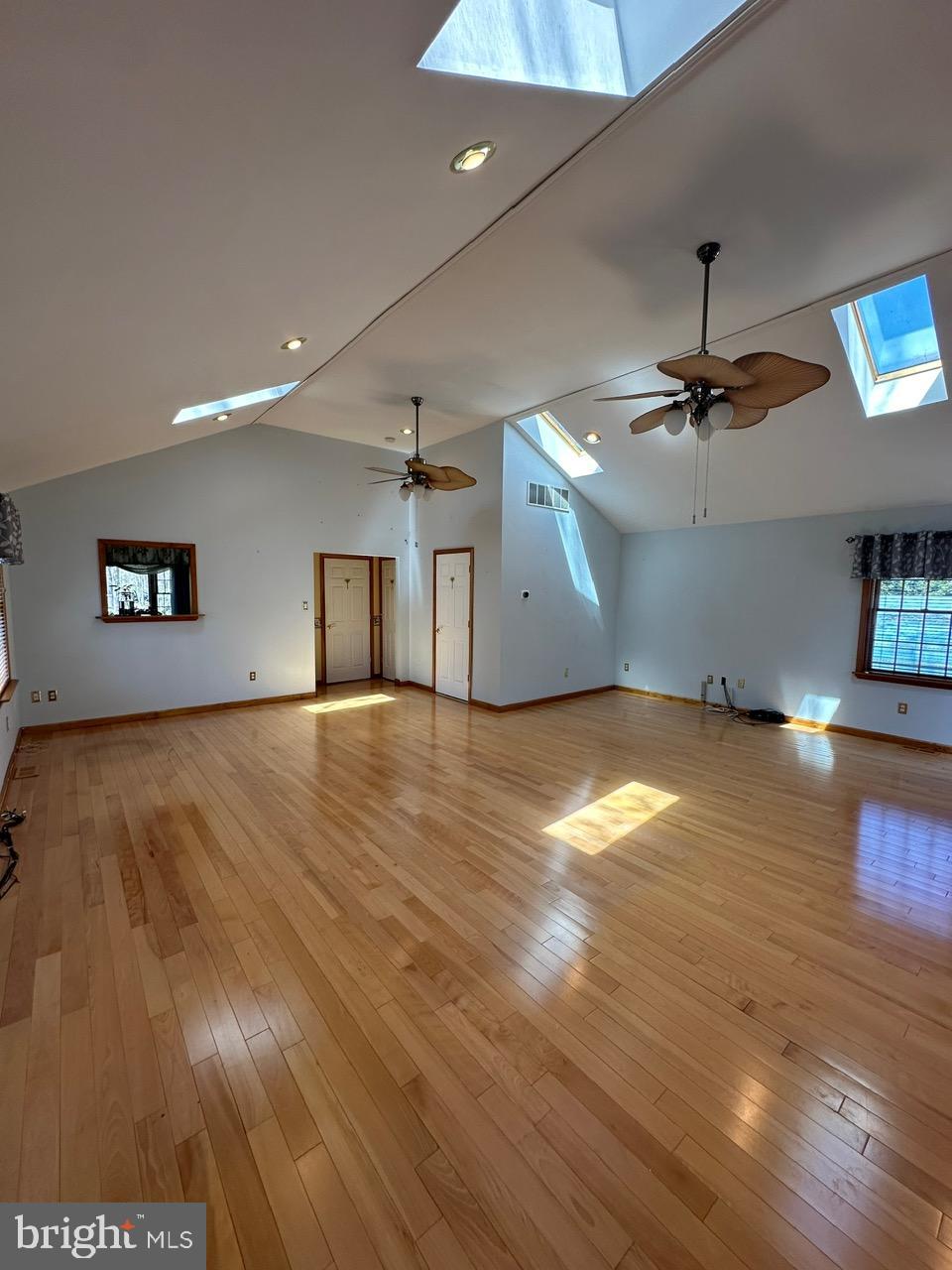 18 Summit Dr
