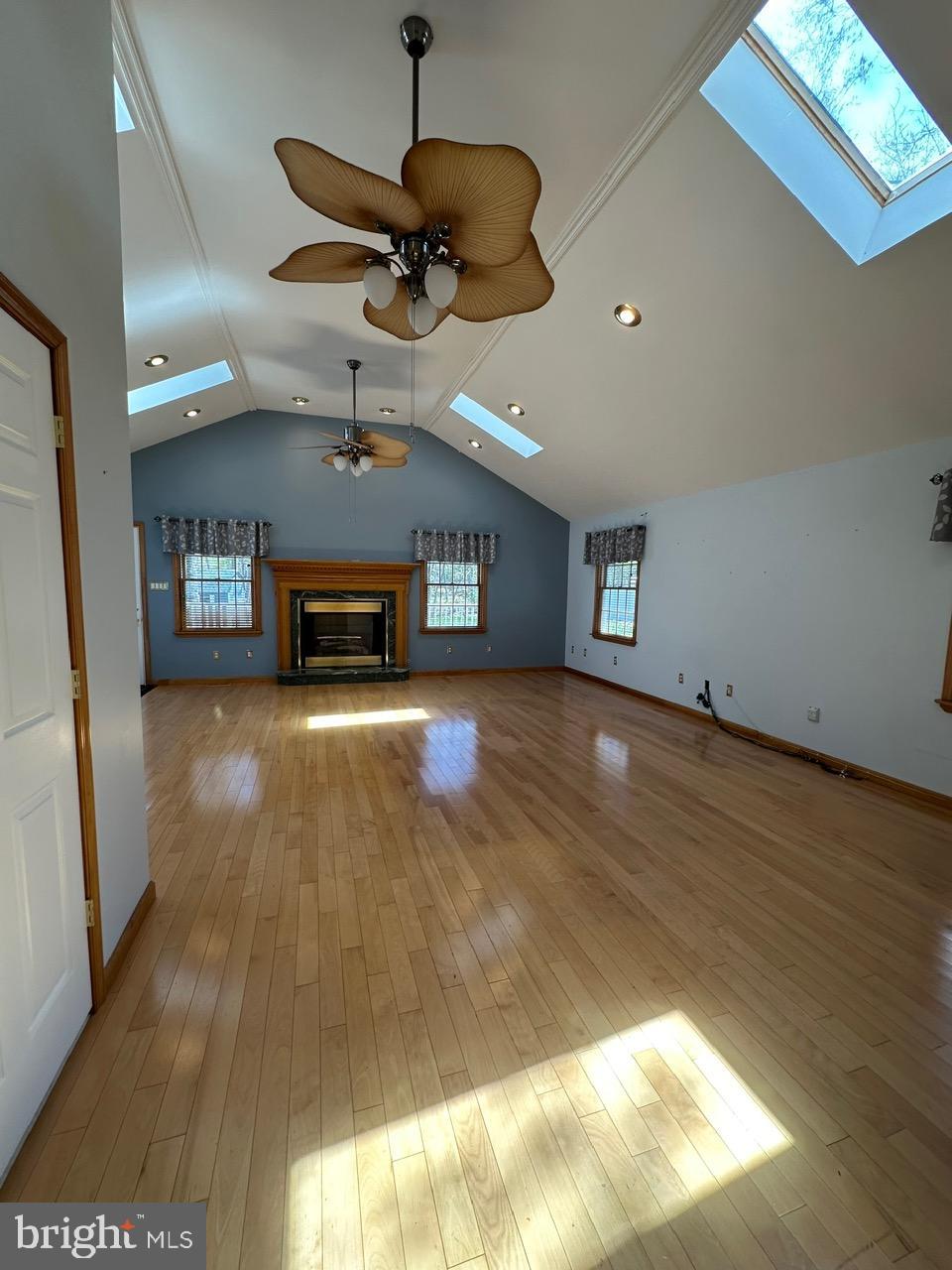 18 Summit Dr