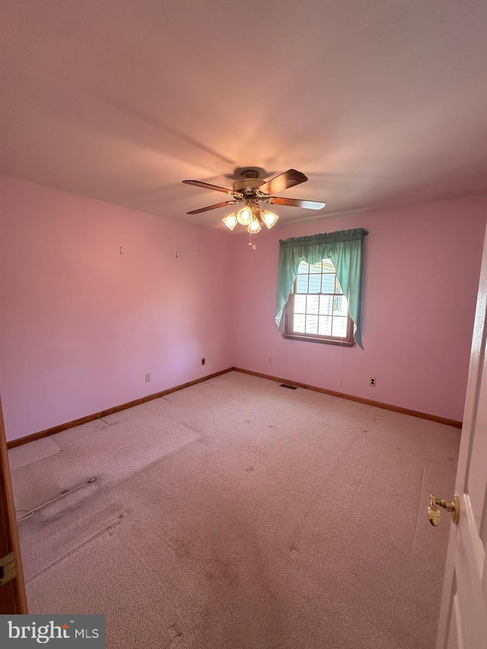 18 Summit Dr