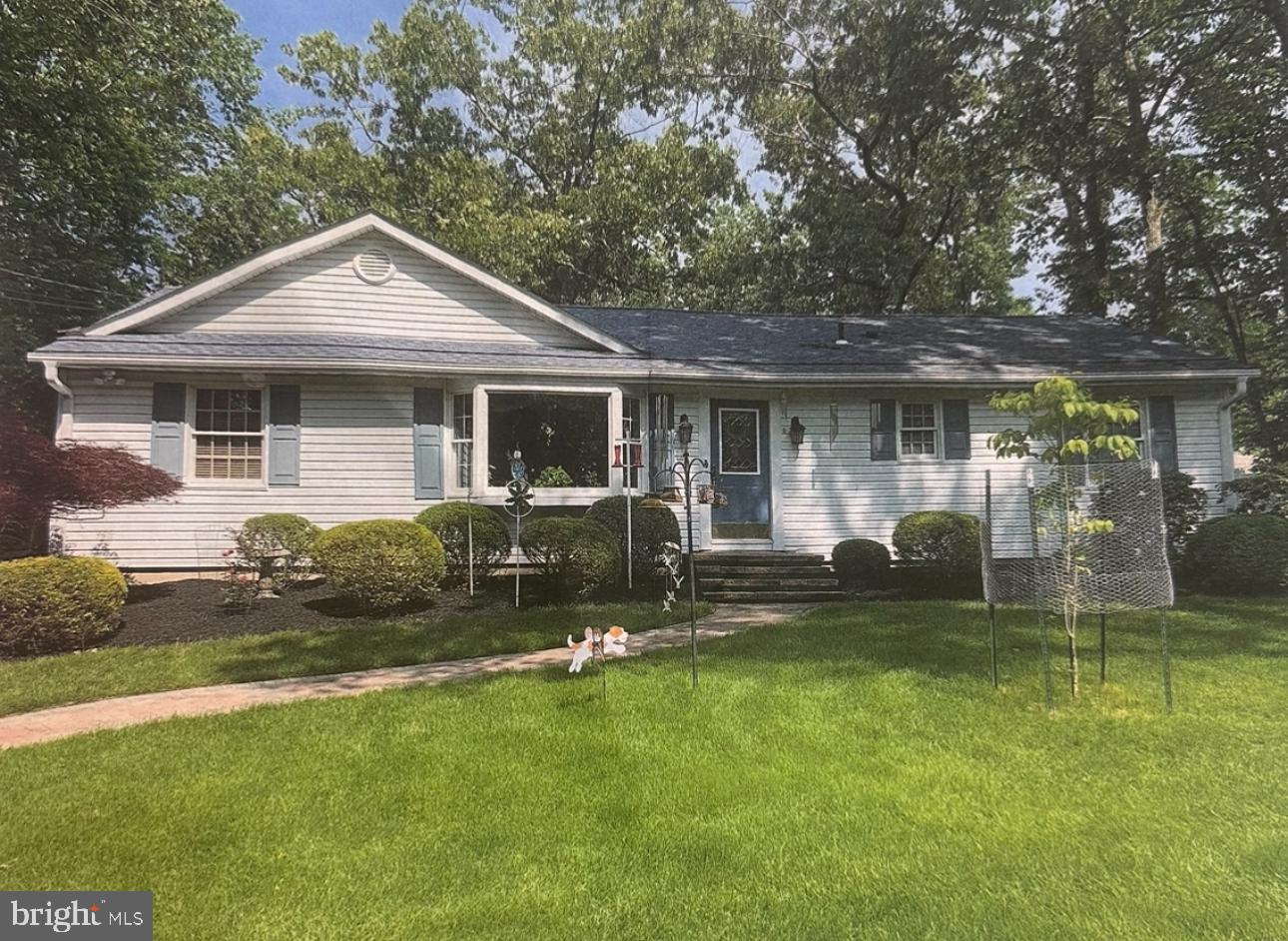 18 Summit Dr