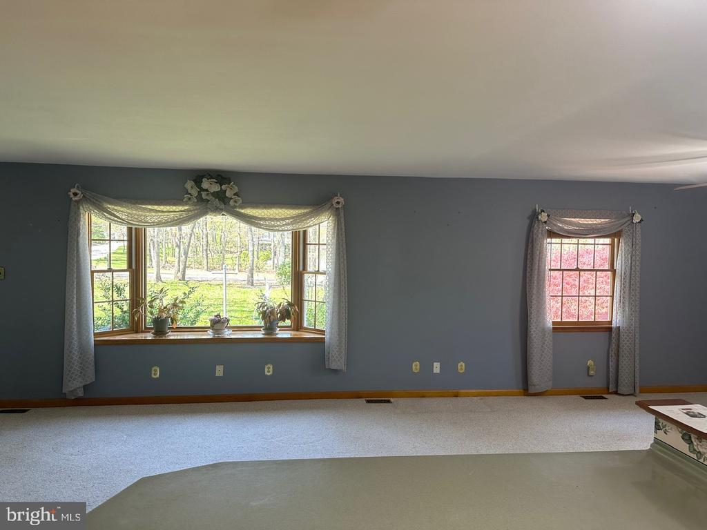 18 Summit Dr