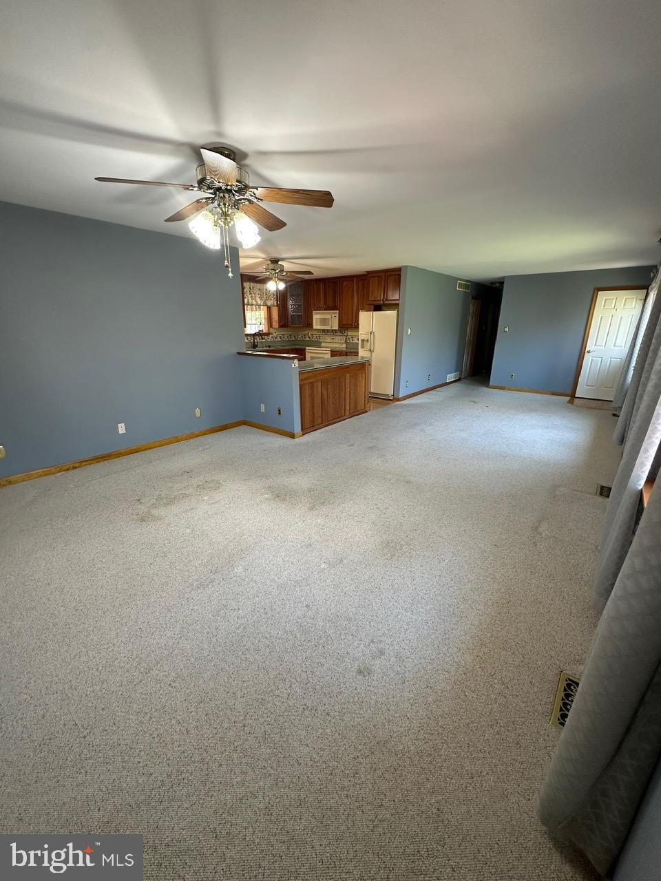 18 Summit Dr
