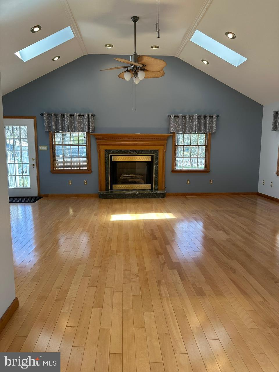 18 Summit Dr