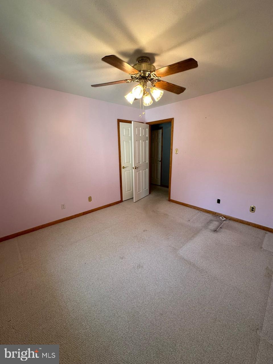 18 Summit Dr