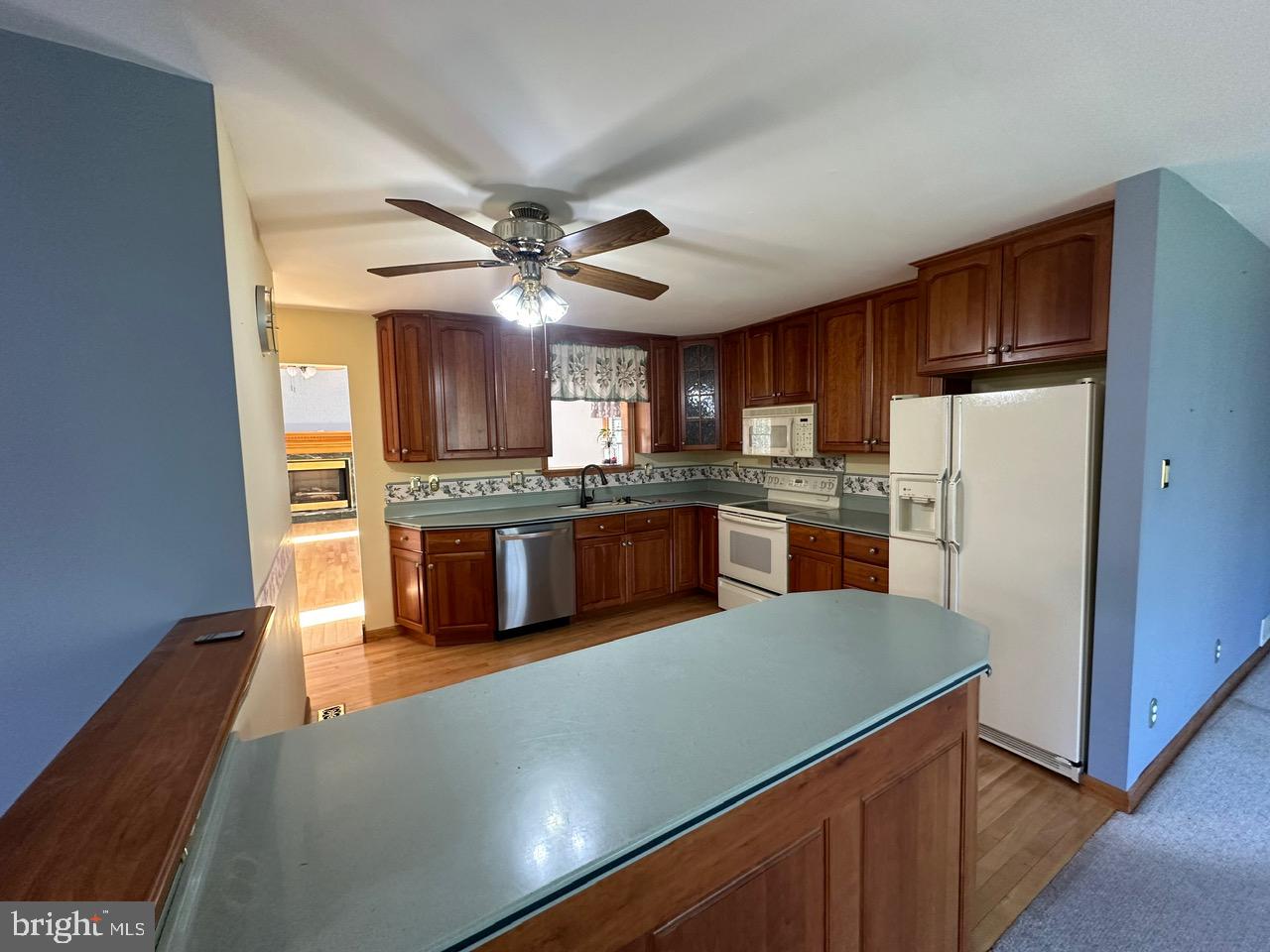 18 Summit Dr