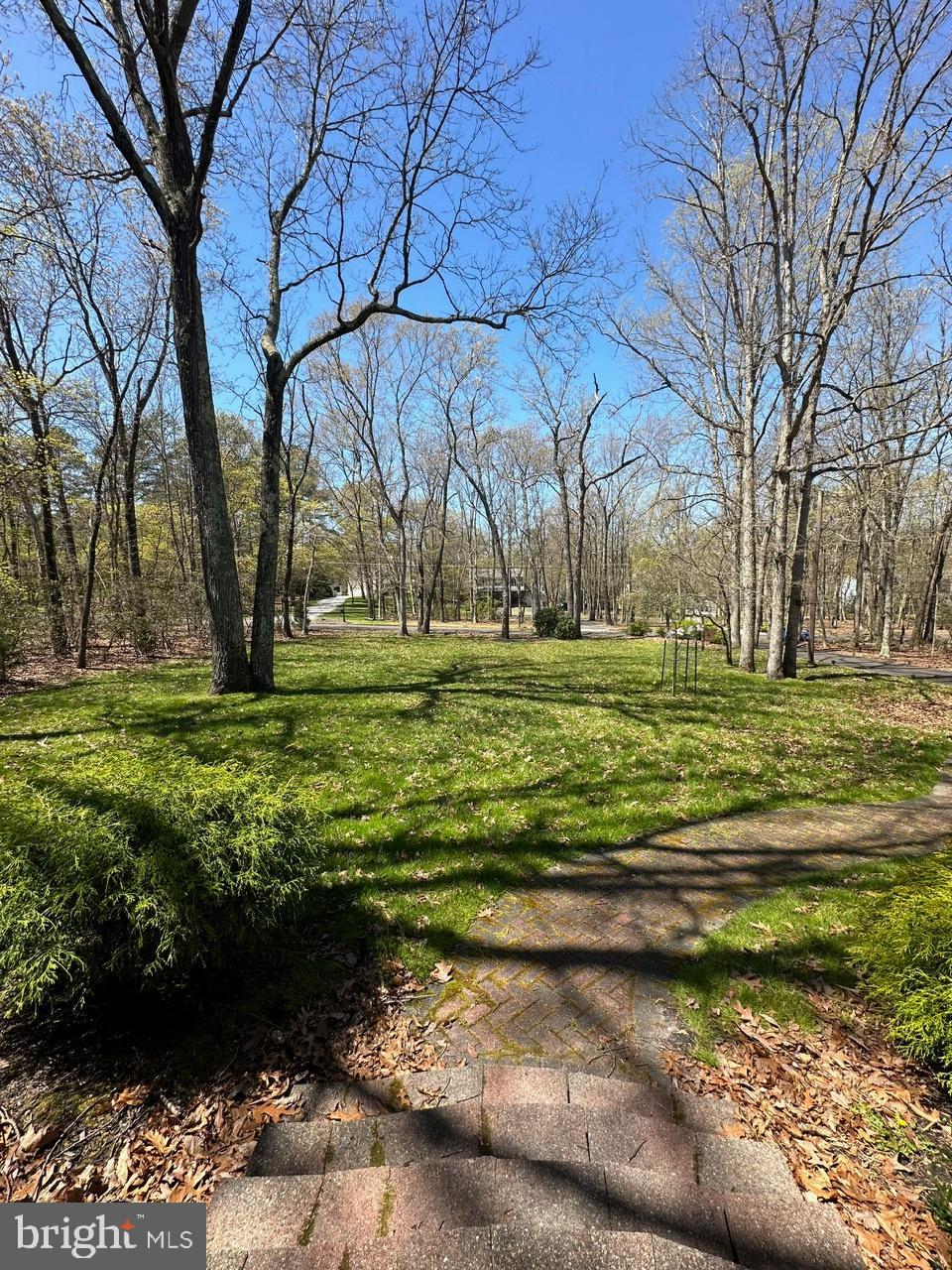 18 Summit Dr