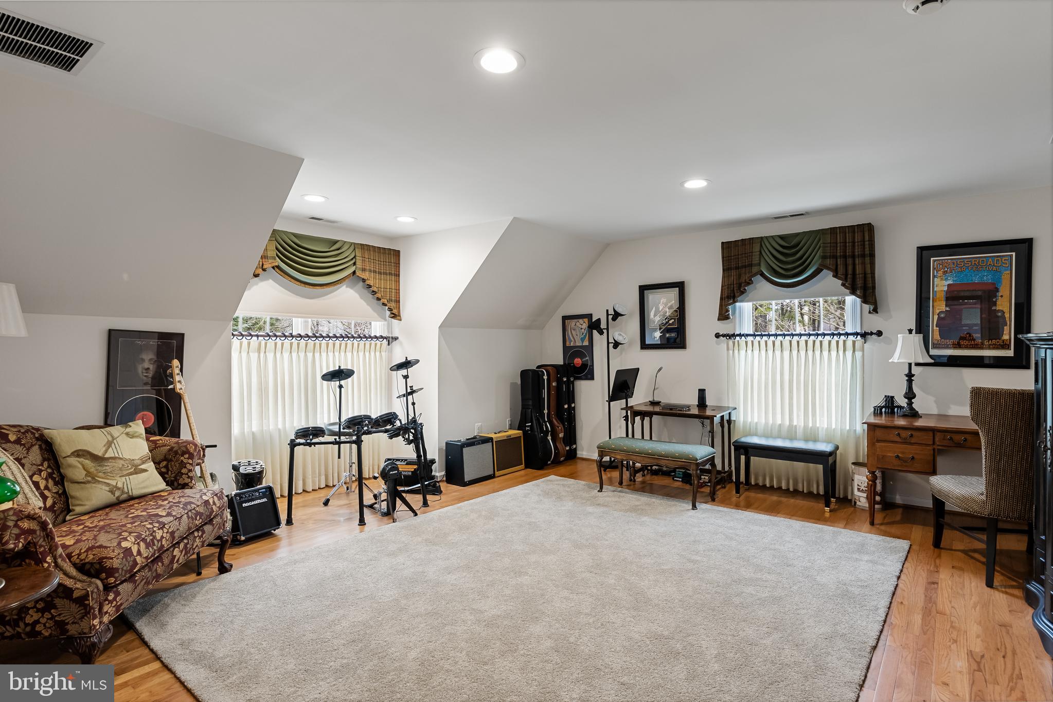 11 Milford Dr