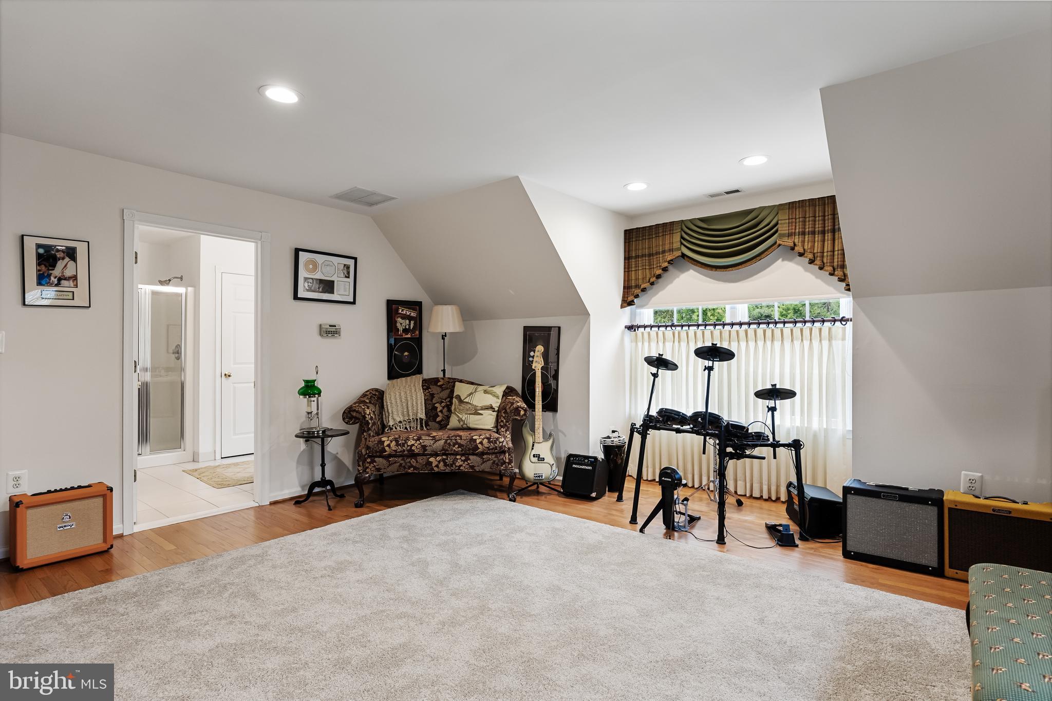 11 Milford Dr
