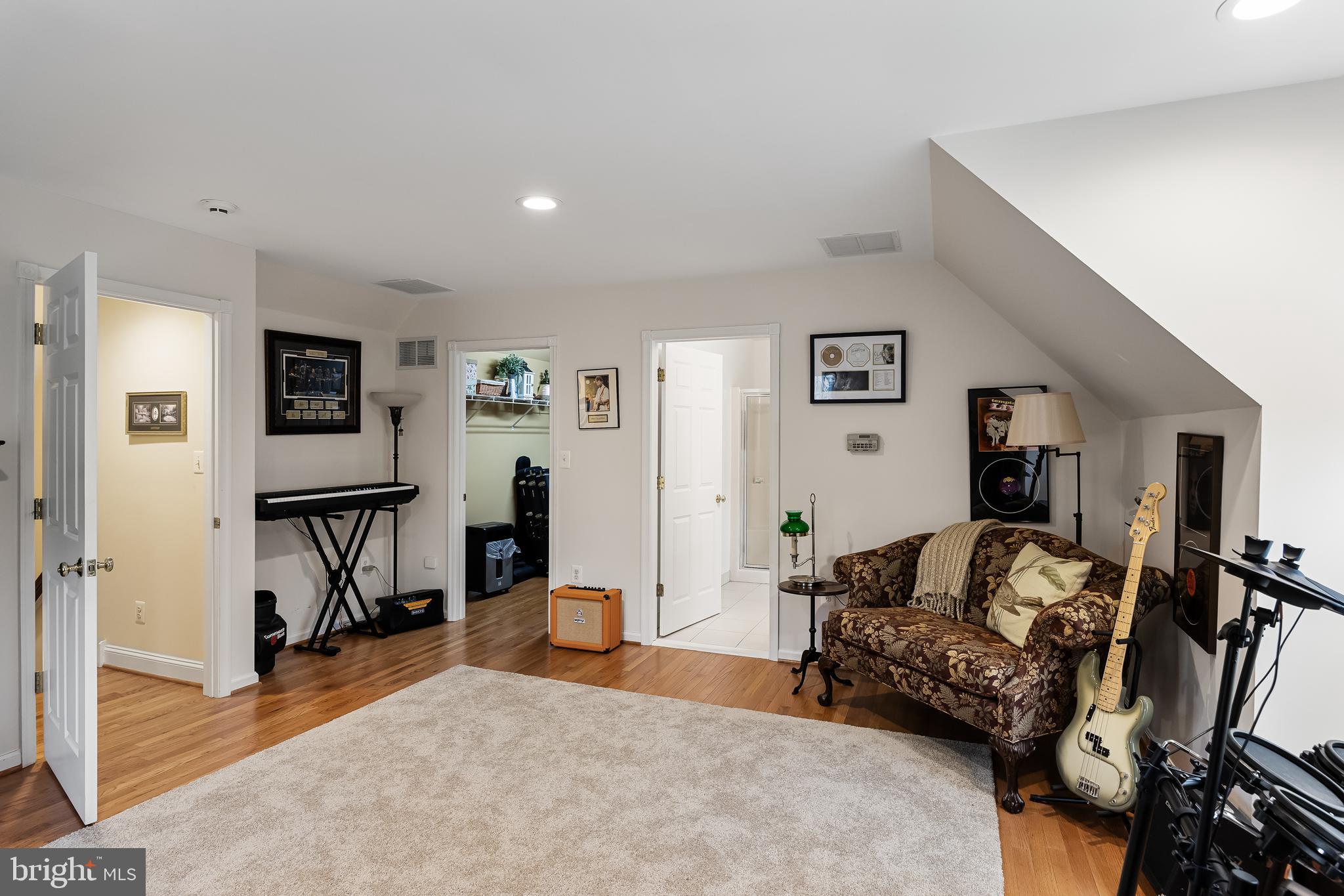 11 Milford Dr