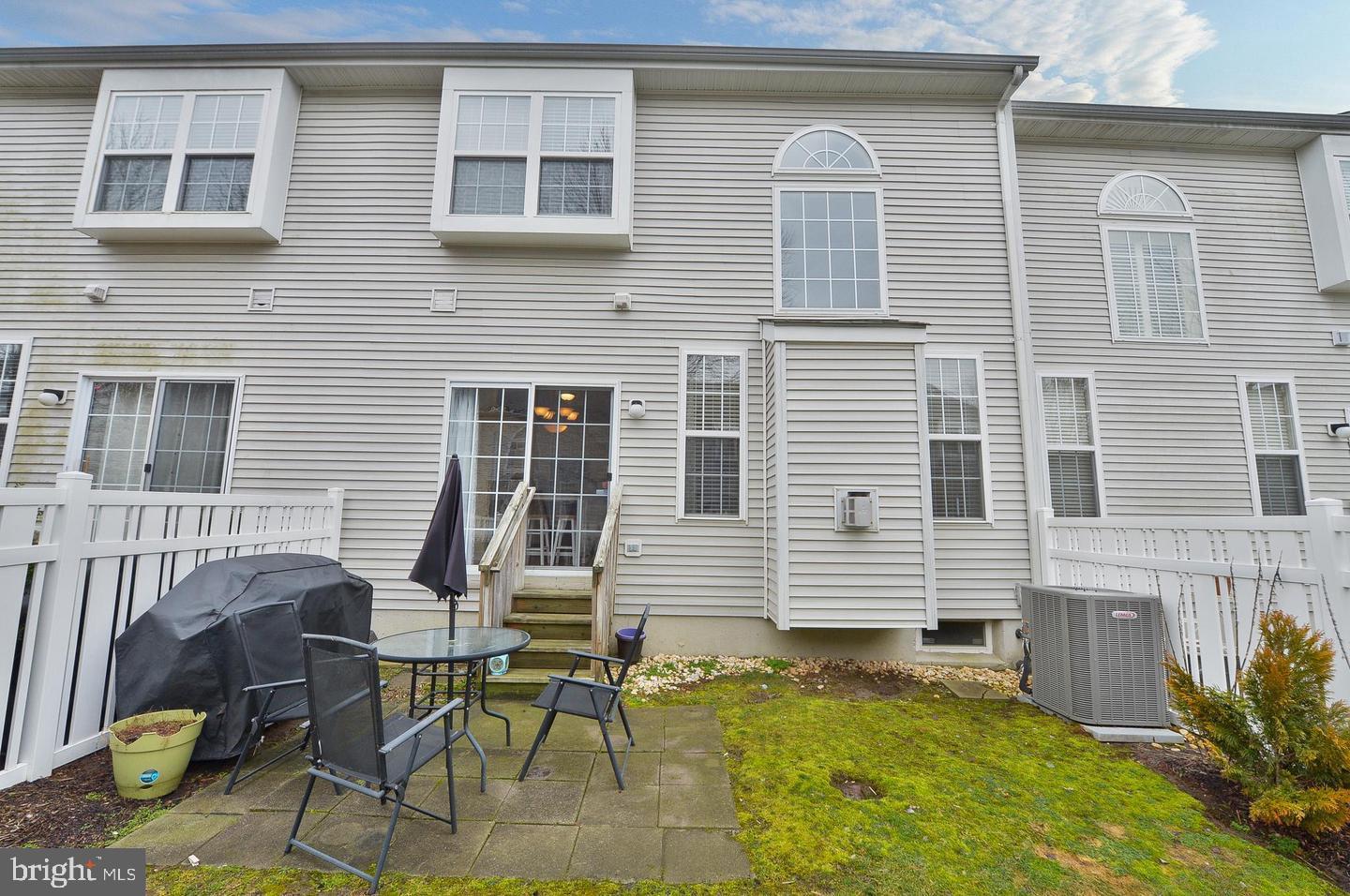 38 Carter Ln