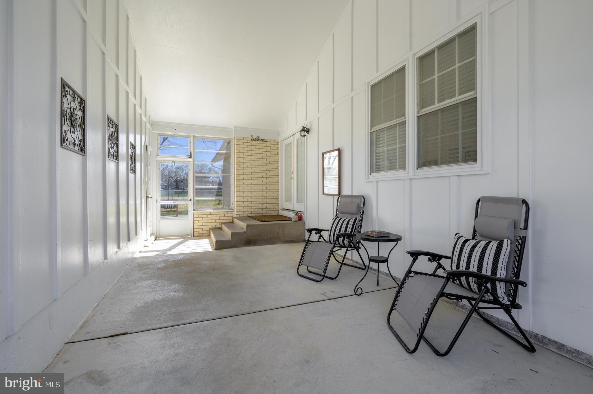 6 CHESTNUT HILL COURT