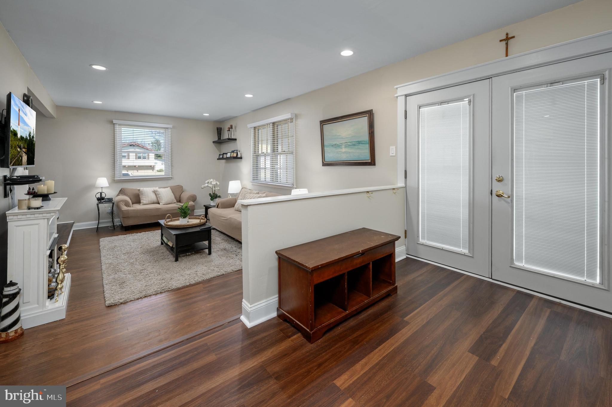 6 CHESTNUT HILL COURT