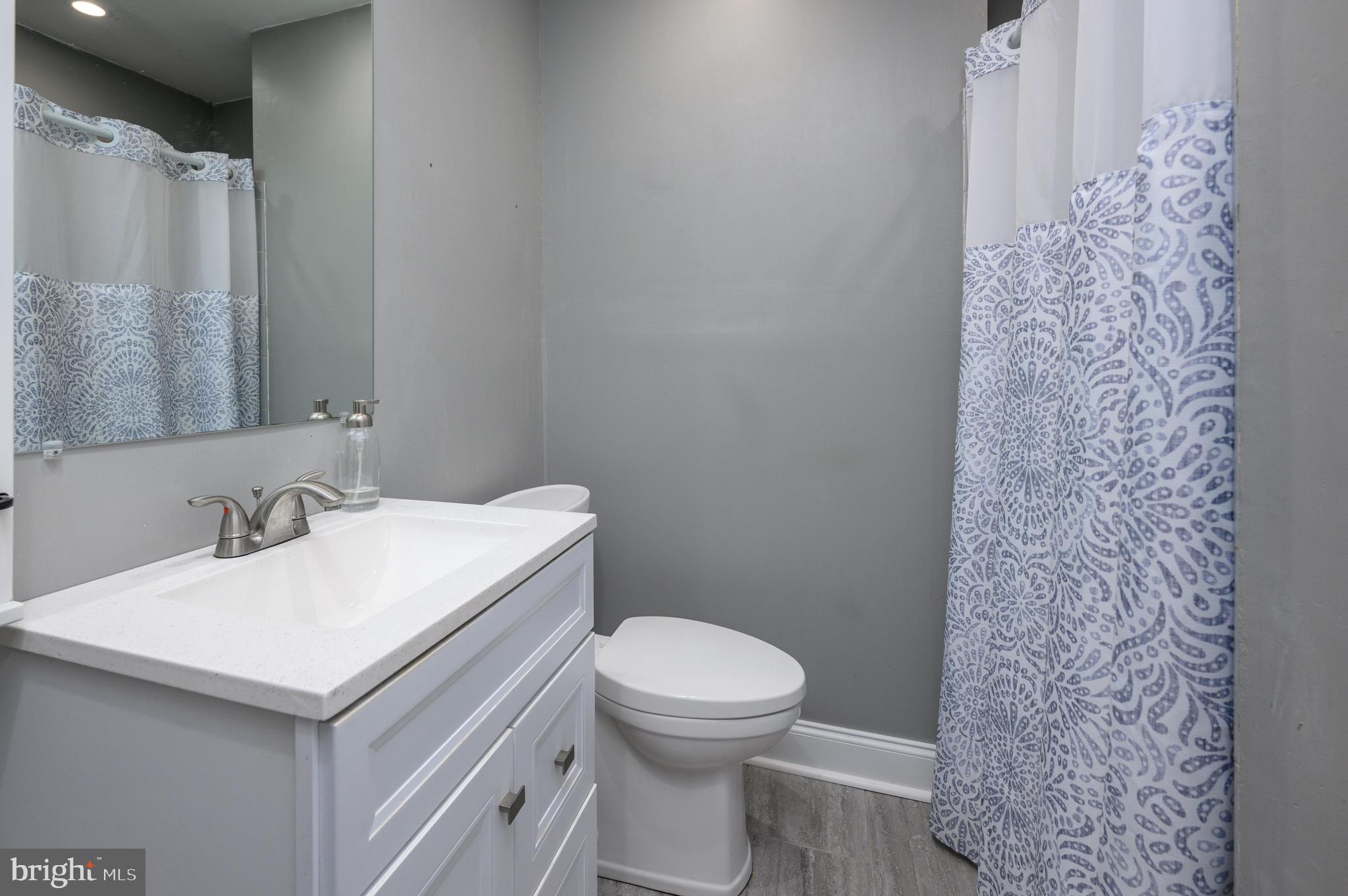 6 CHESTNUT HILL COURT