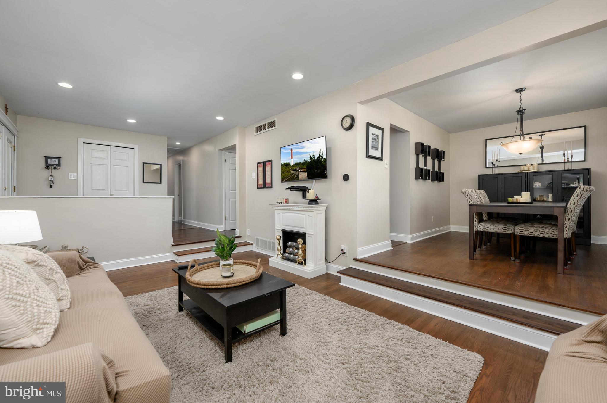 6 CHESTNUT HILL COURT