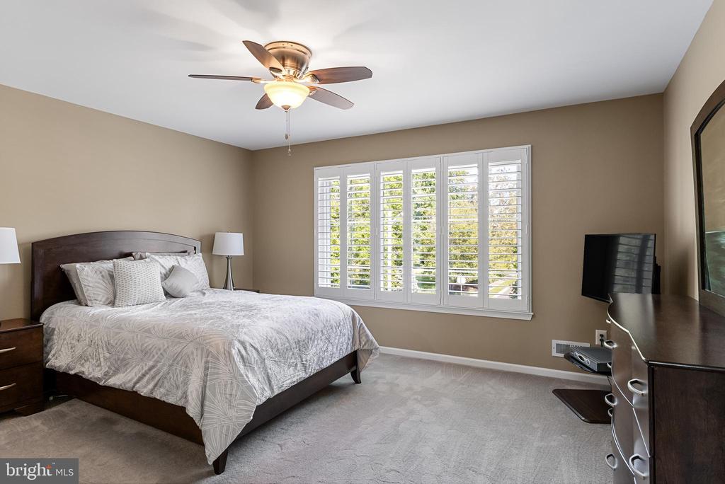 9 Kathryn Ct
