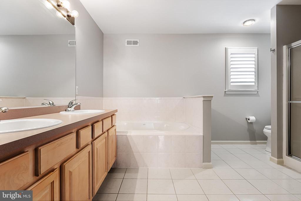 9 Kathryn Ct