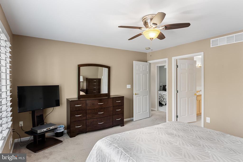 9 Kathryn Ct