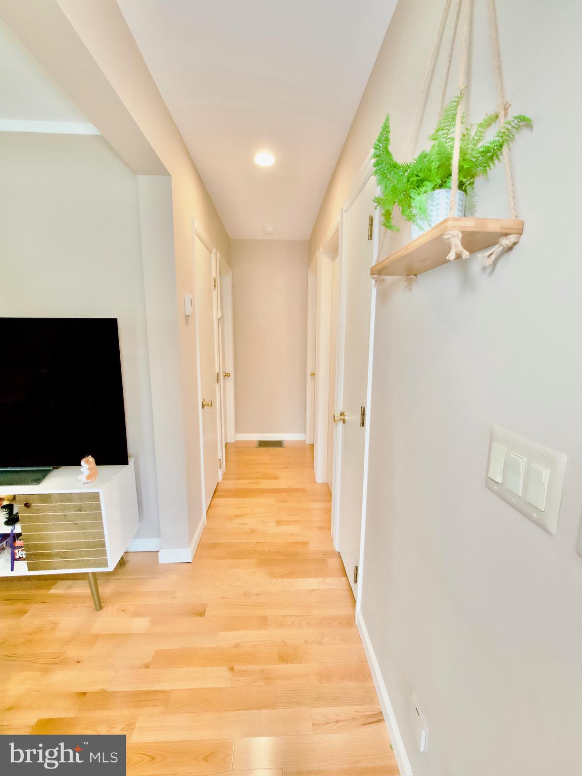 35 W WOODCREST AVENUE