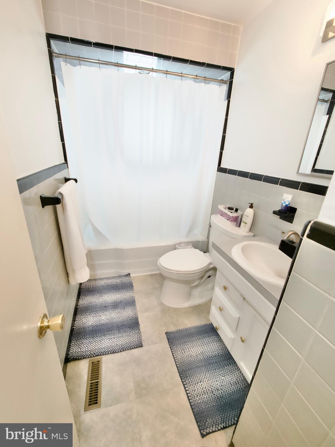 35 W WOODCREST AVENUE