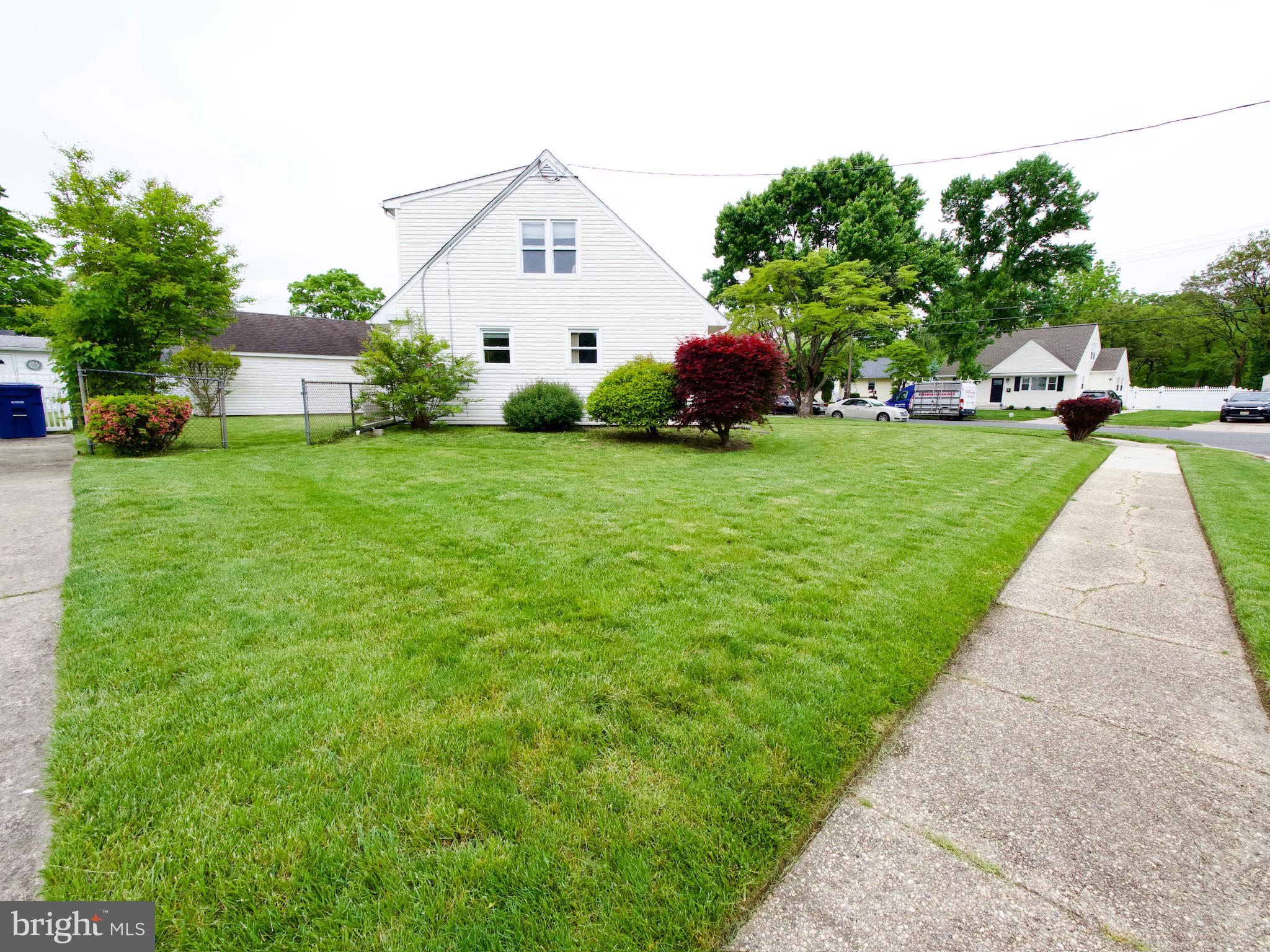 35 W WOODCREST AVENUE