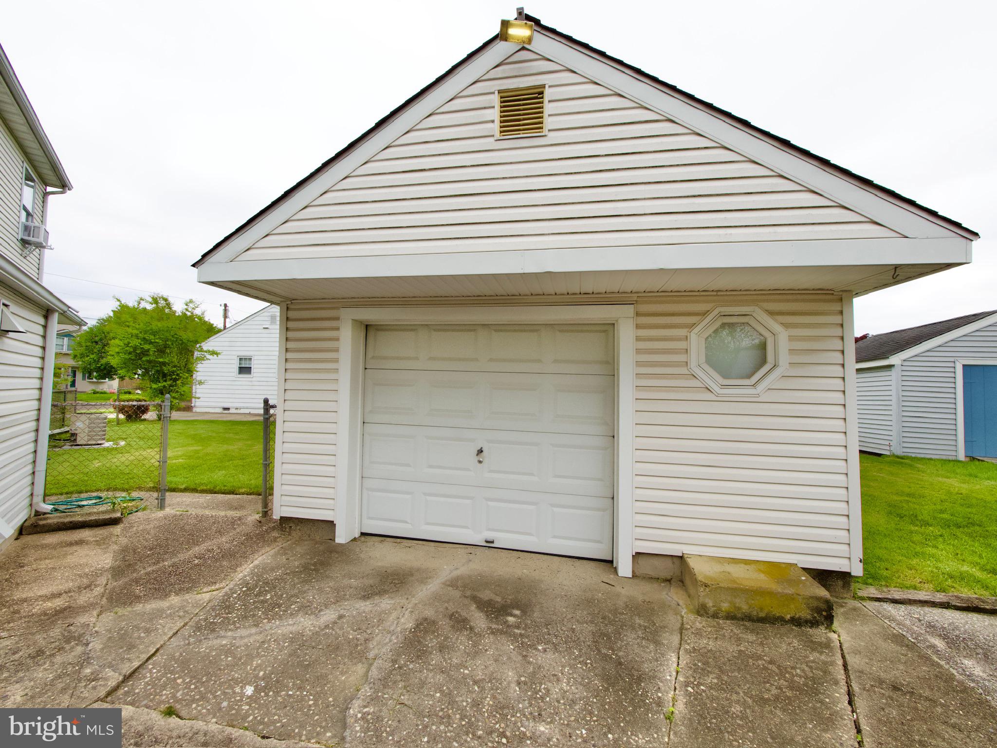 35 W WOODCREST AVENUE