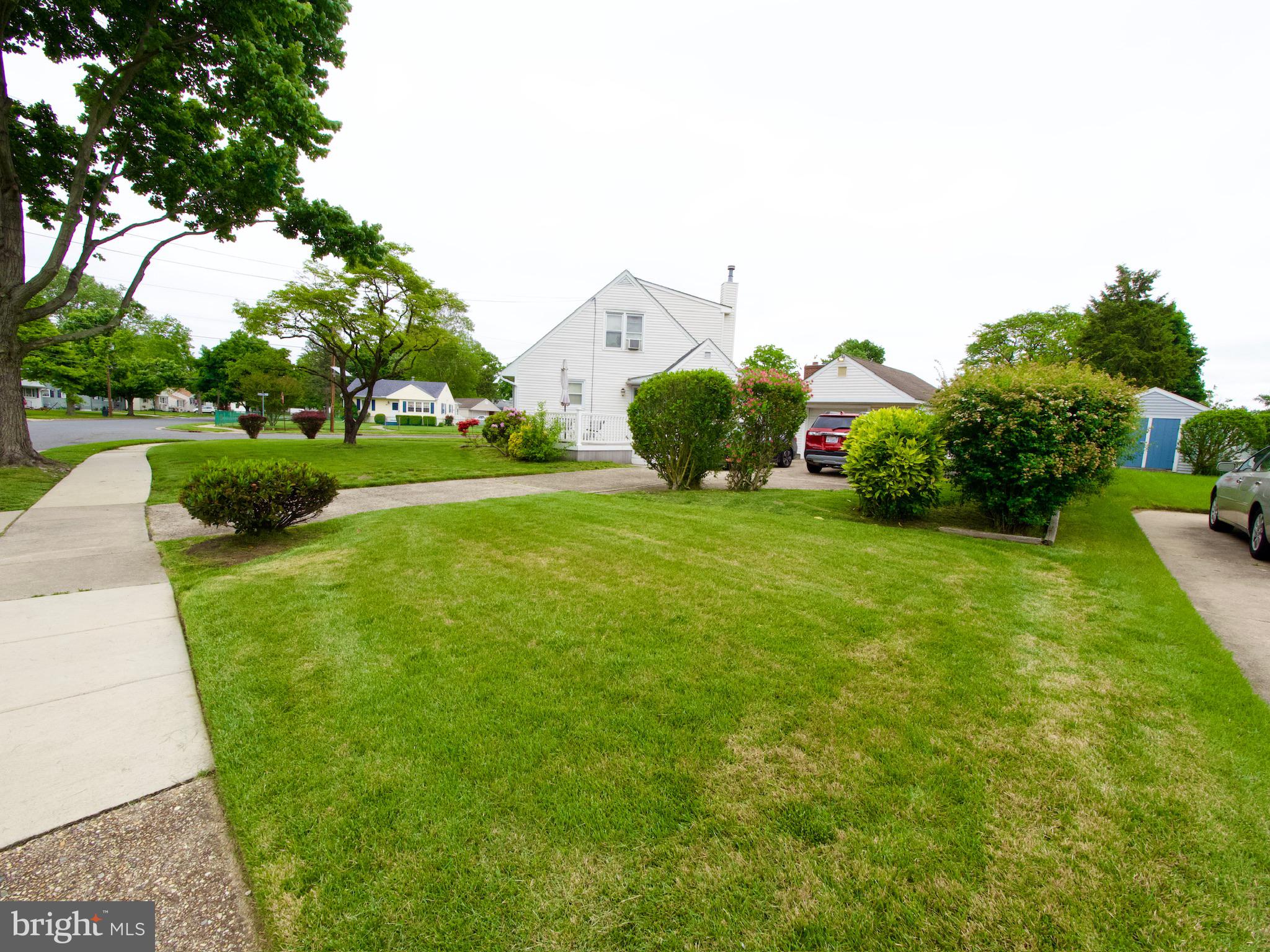 35 W WOODCREST AVENUE