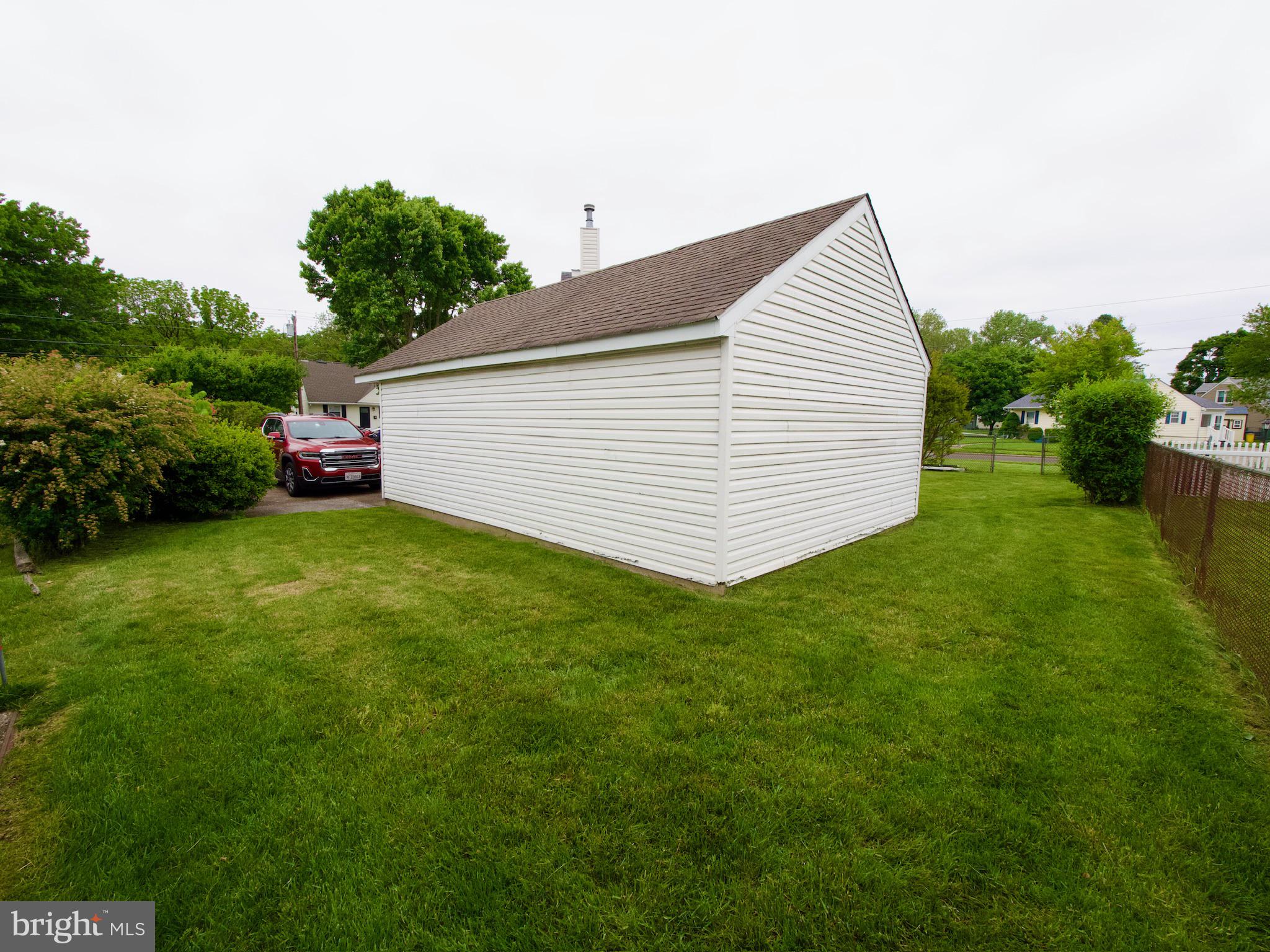 35 W WOODCREST AVENUE