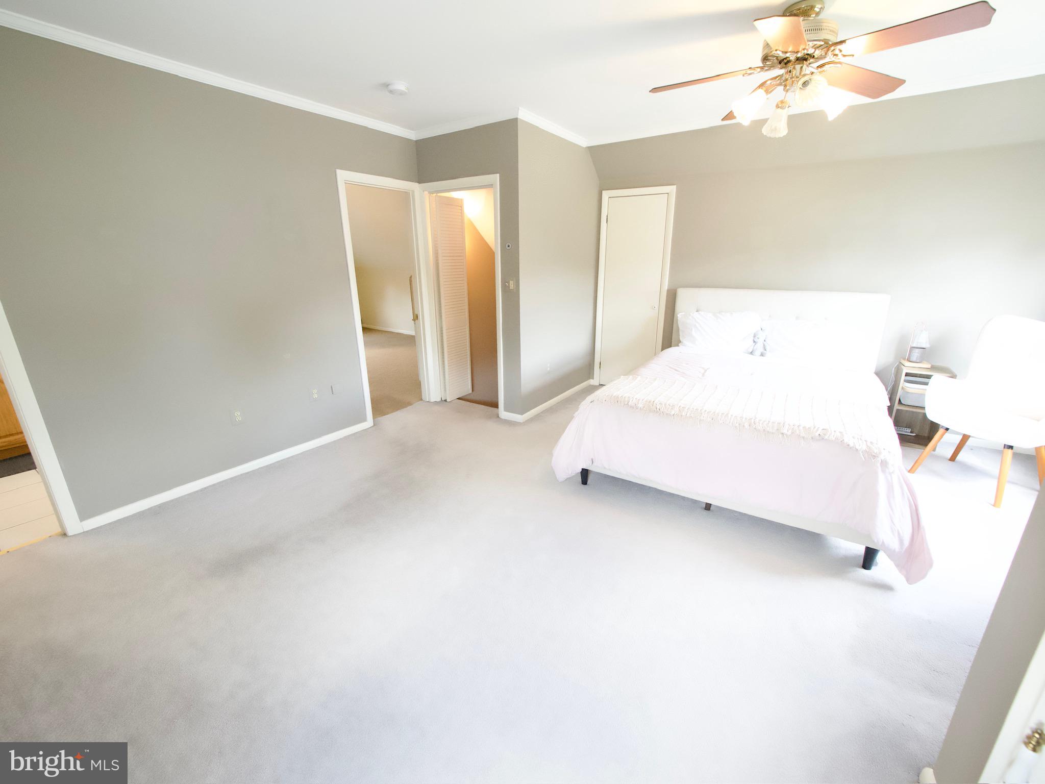 35 W WOODCREST AVENUE