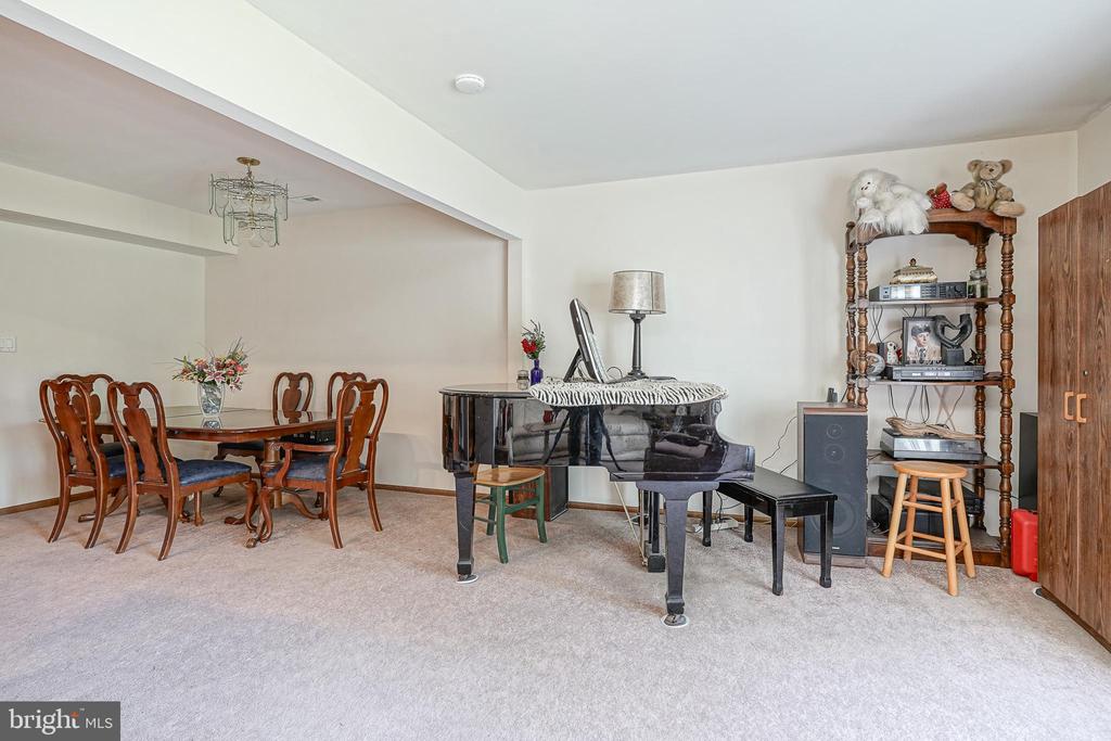 604 HAZELWOOD LANE