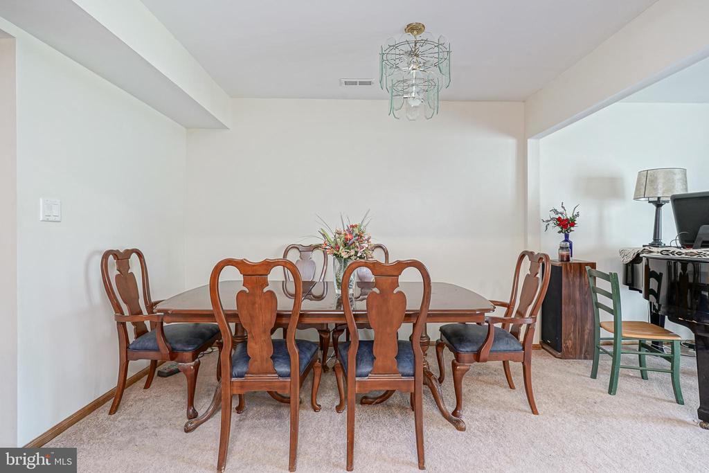 604 HAZELWOOD LANE