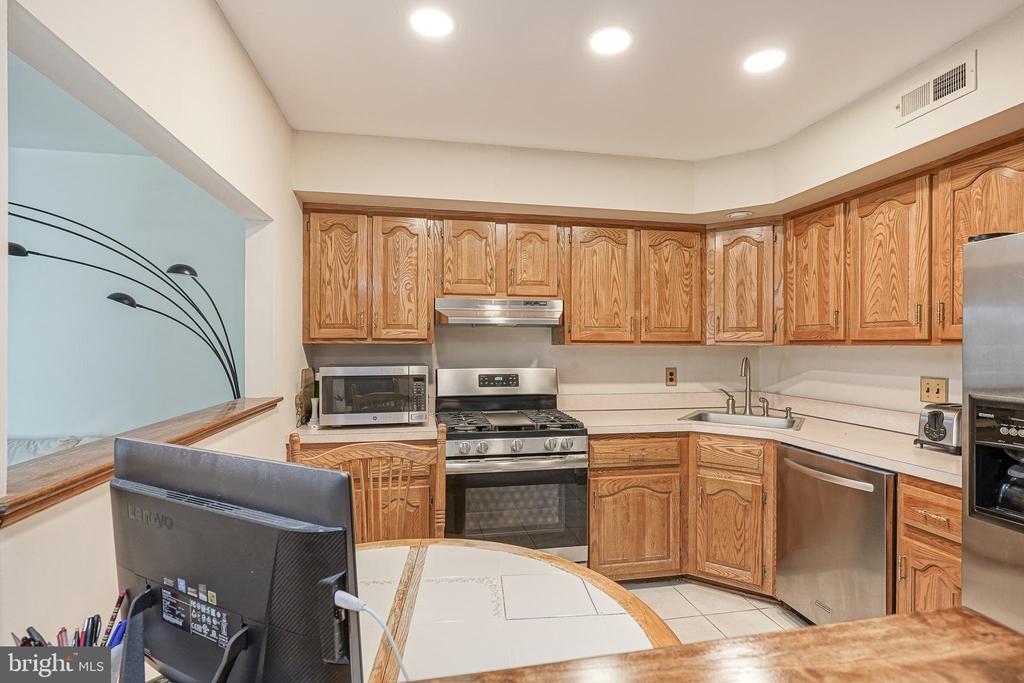 604 HAZELWOOD LANE