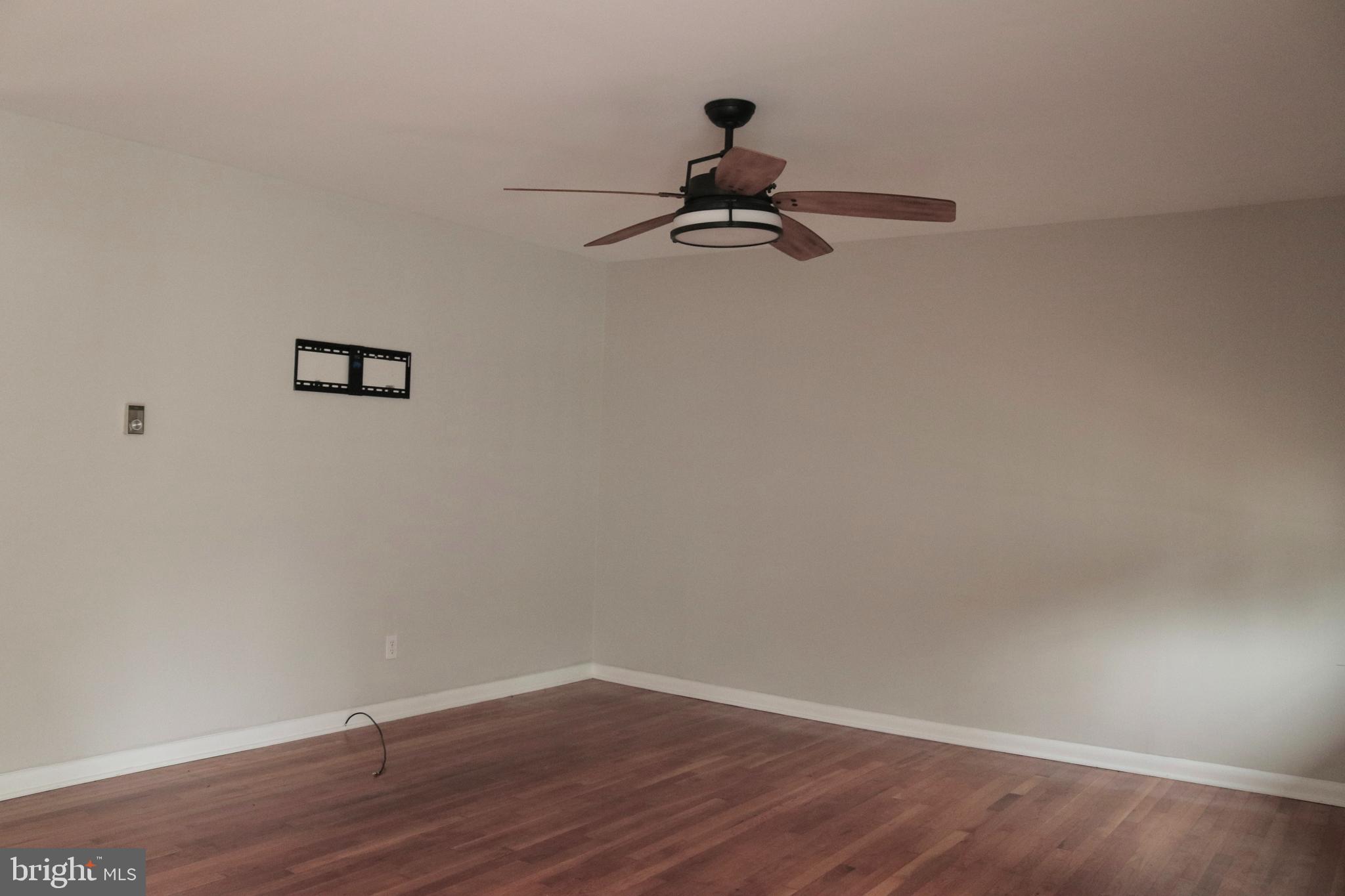 225 N Locust Ave