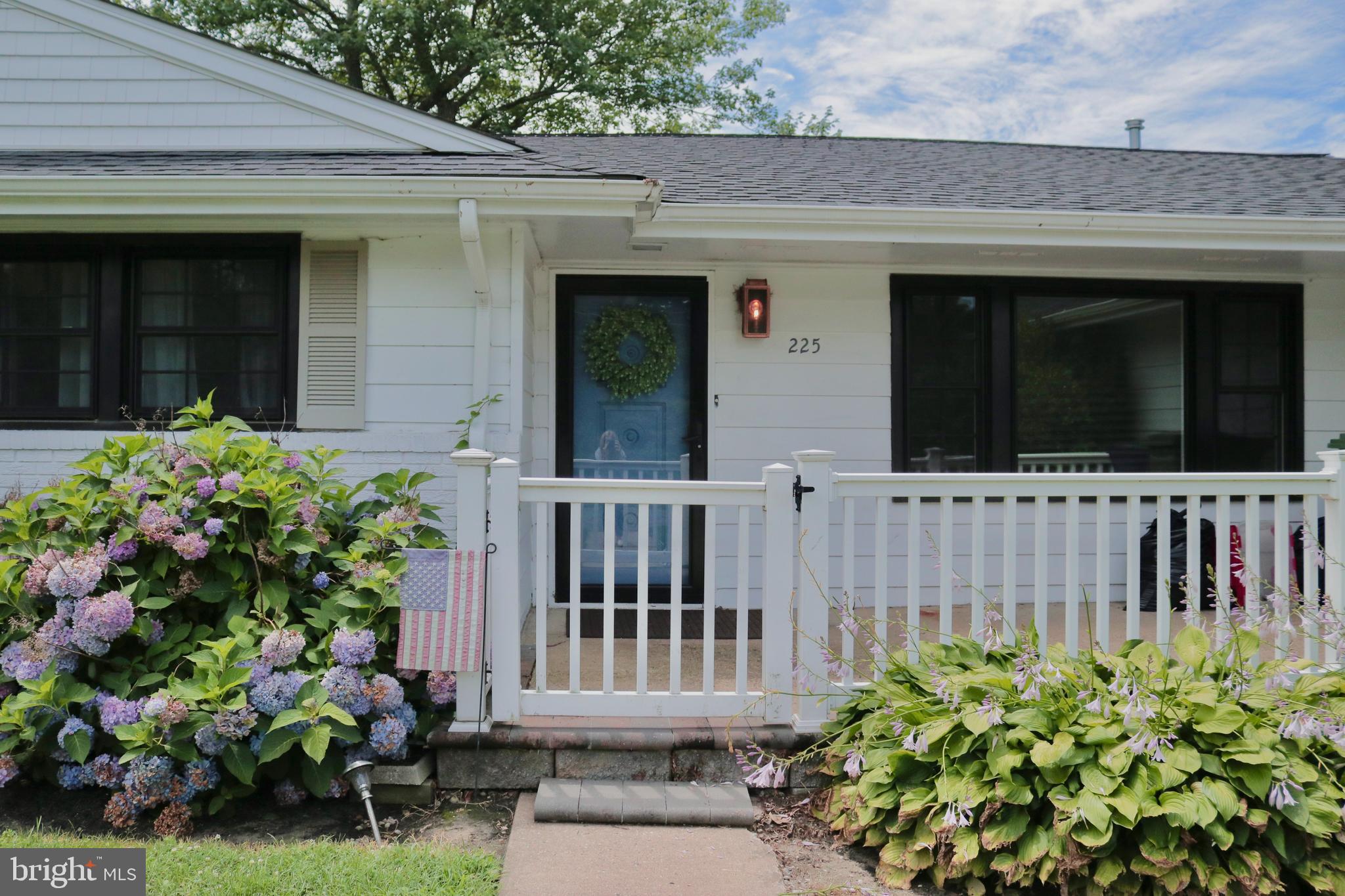 225 N Locust Ave