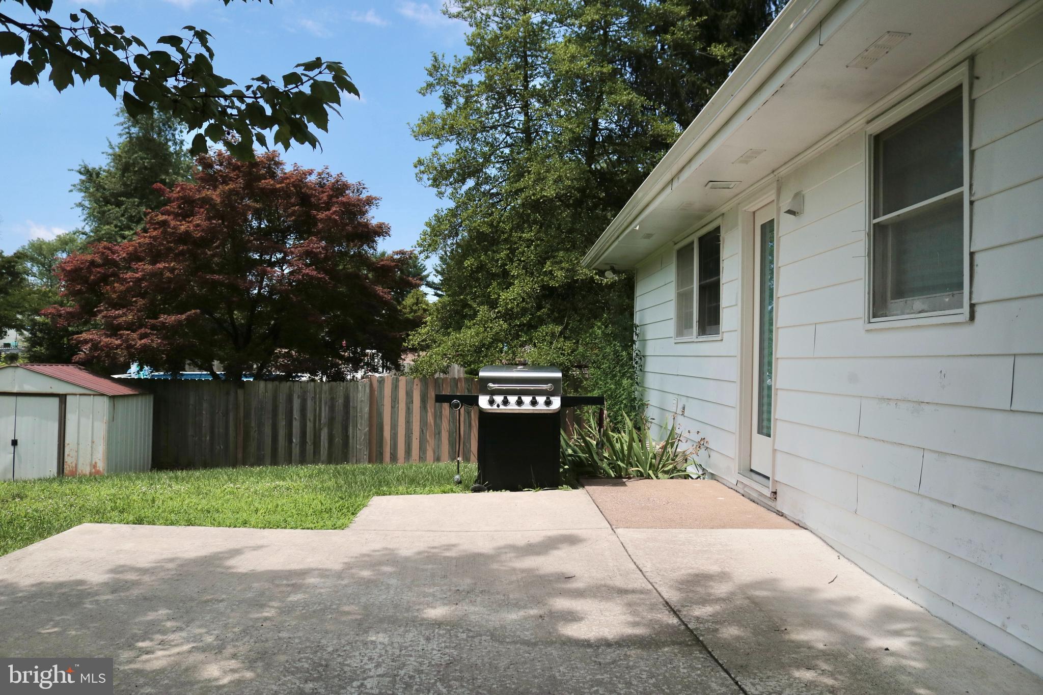 225 N Locust Ave