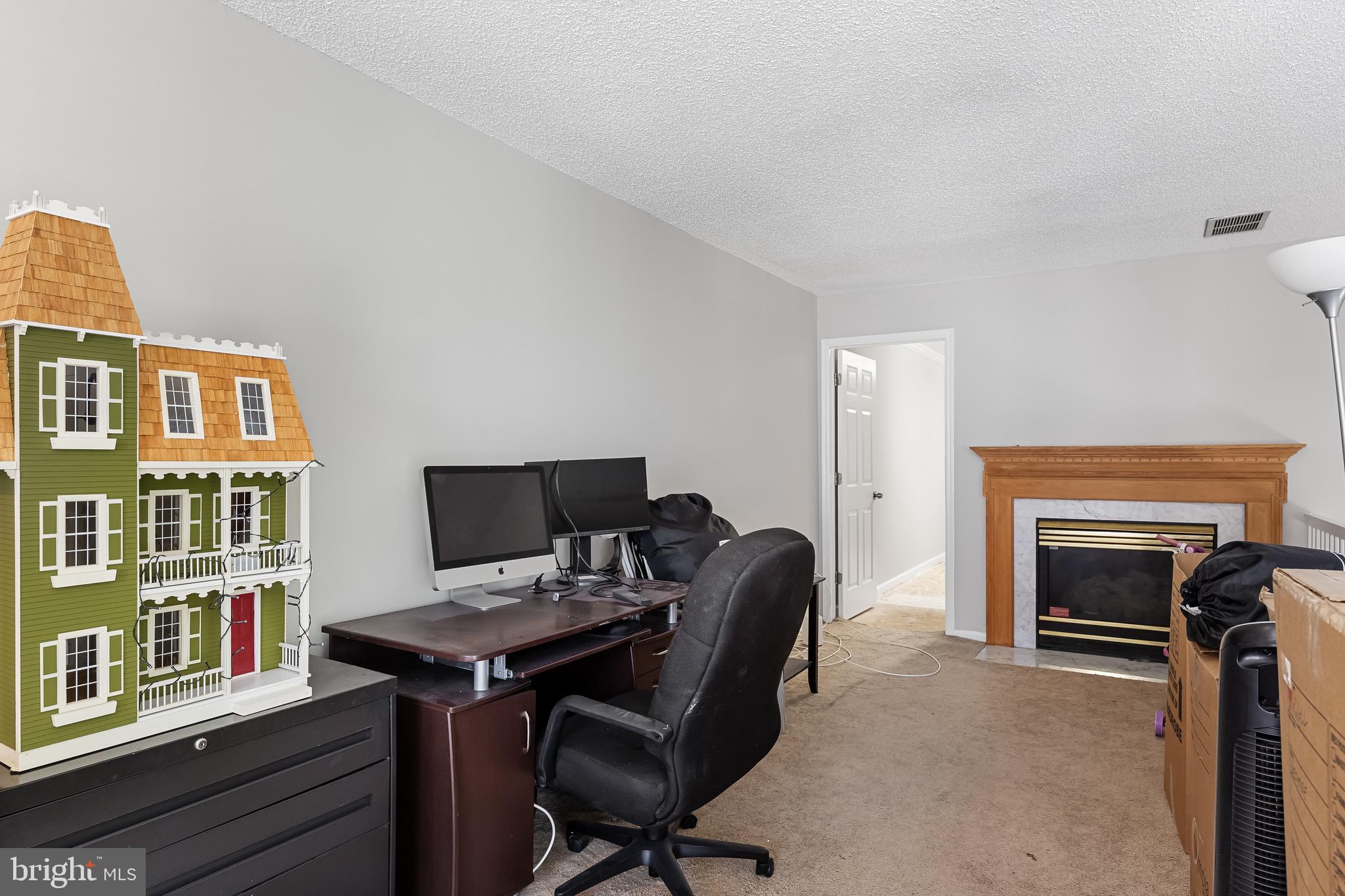 3806-B Saxony Dr