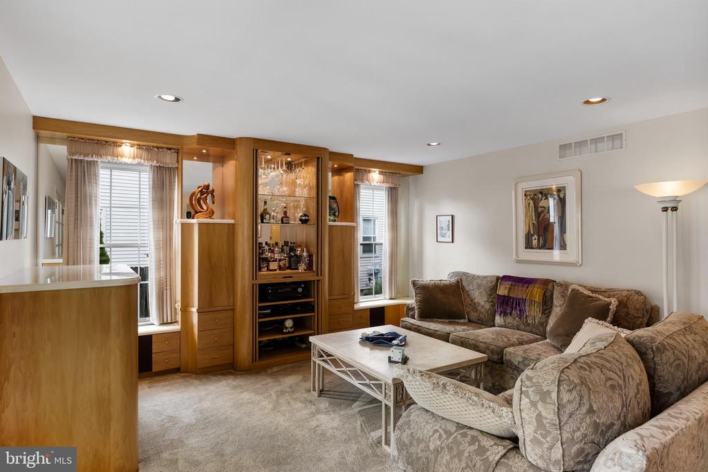 108 W Dominion Dr