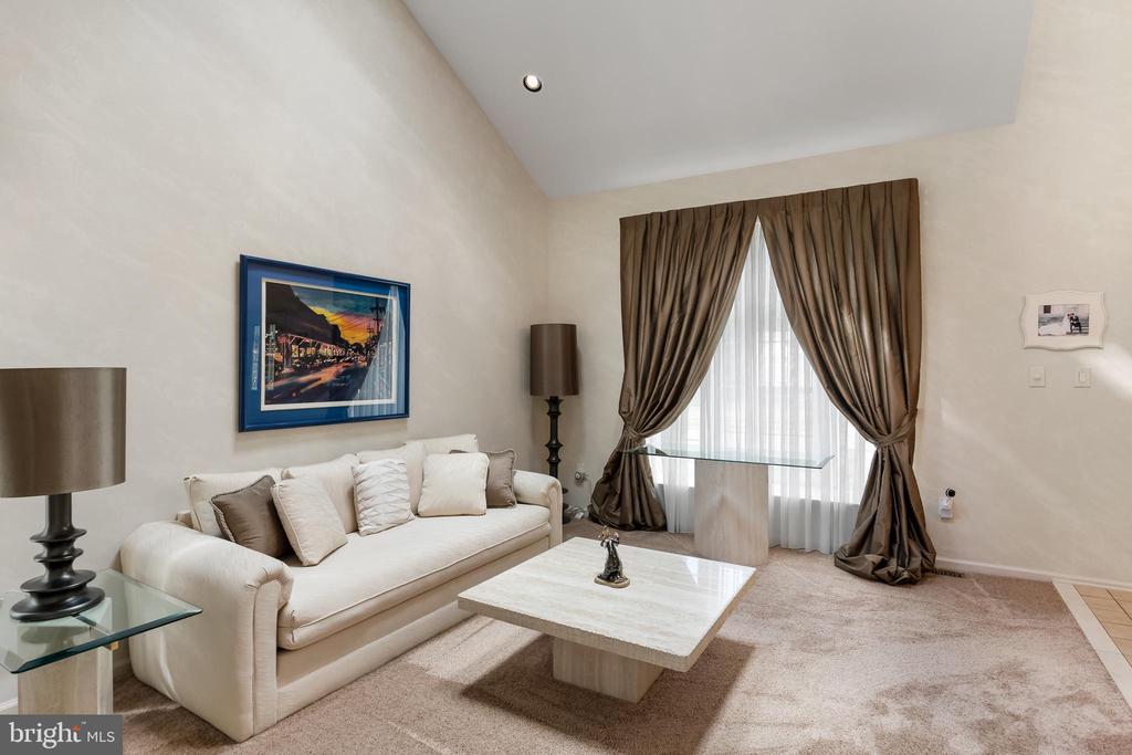 108 W Dominion Dr