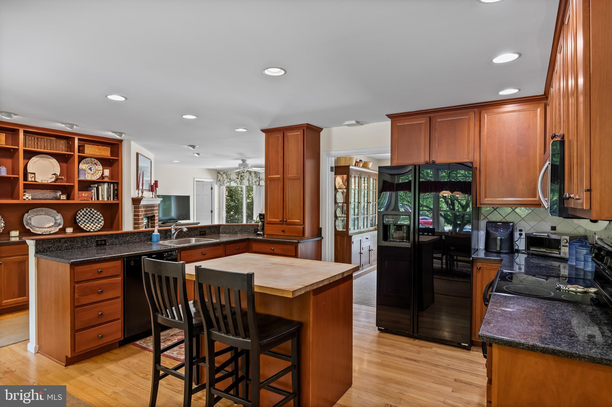 528 N Elmwood Rd