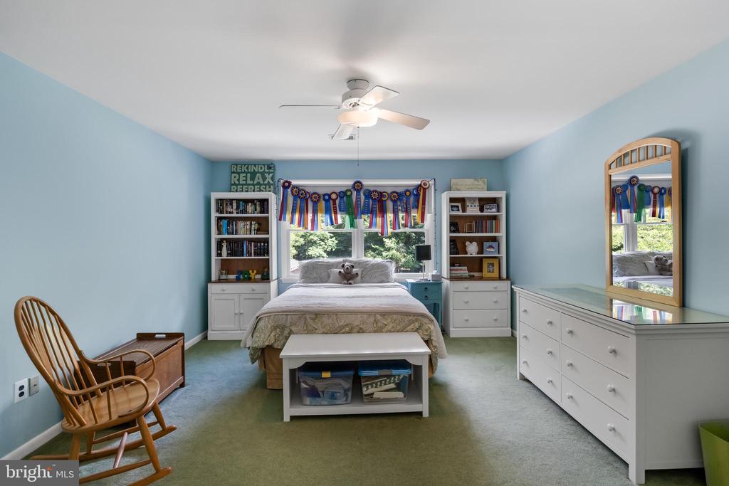 528 N Elmwood Rd
