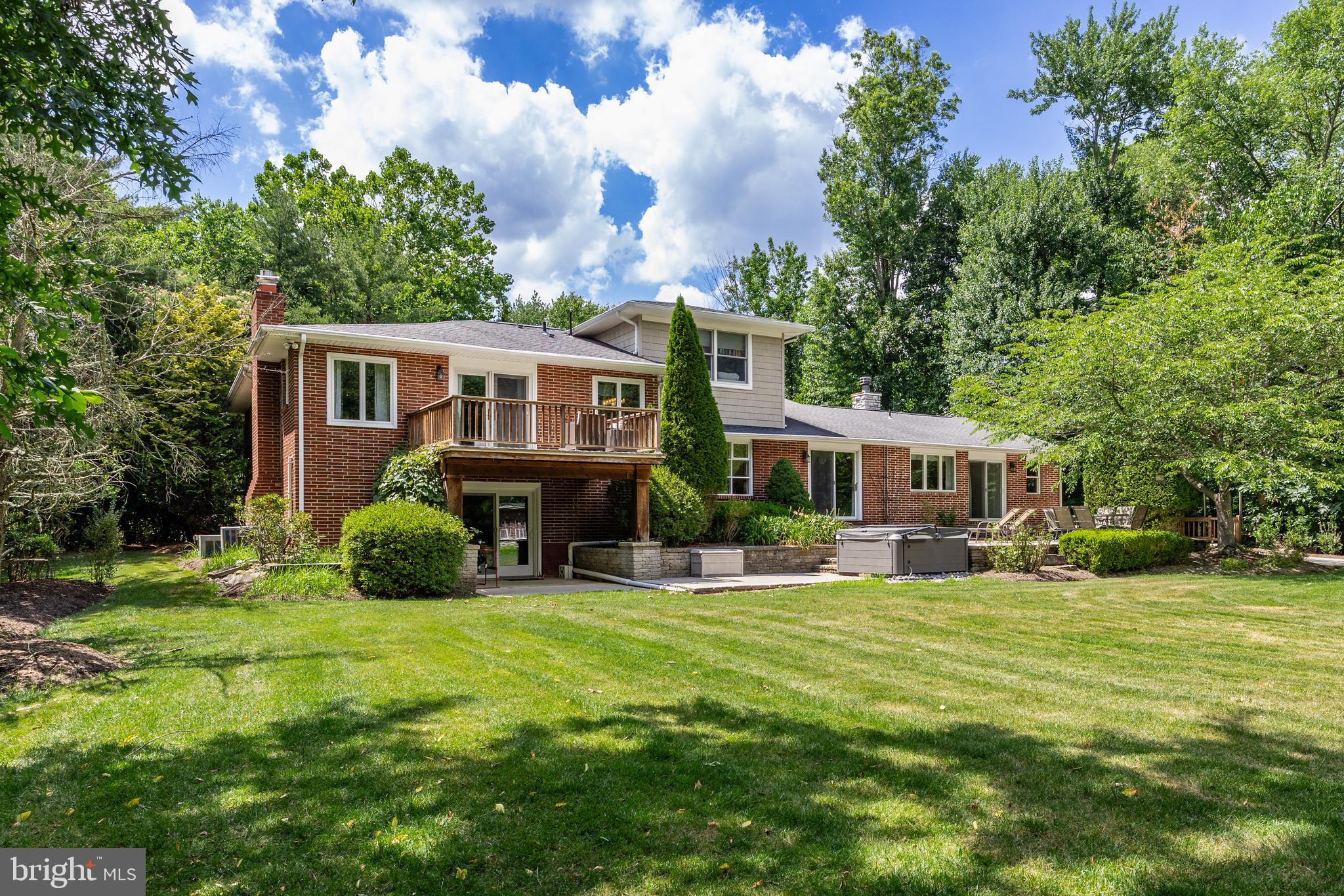 528 N Elmwood Rd